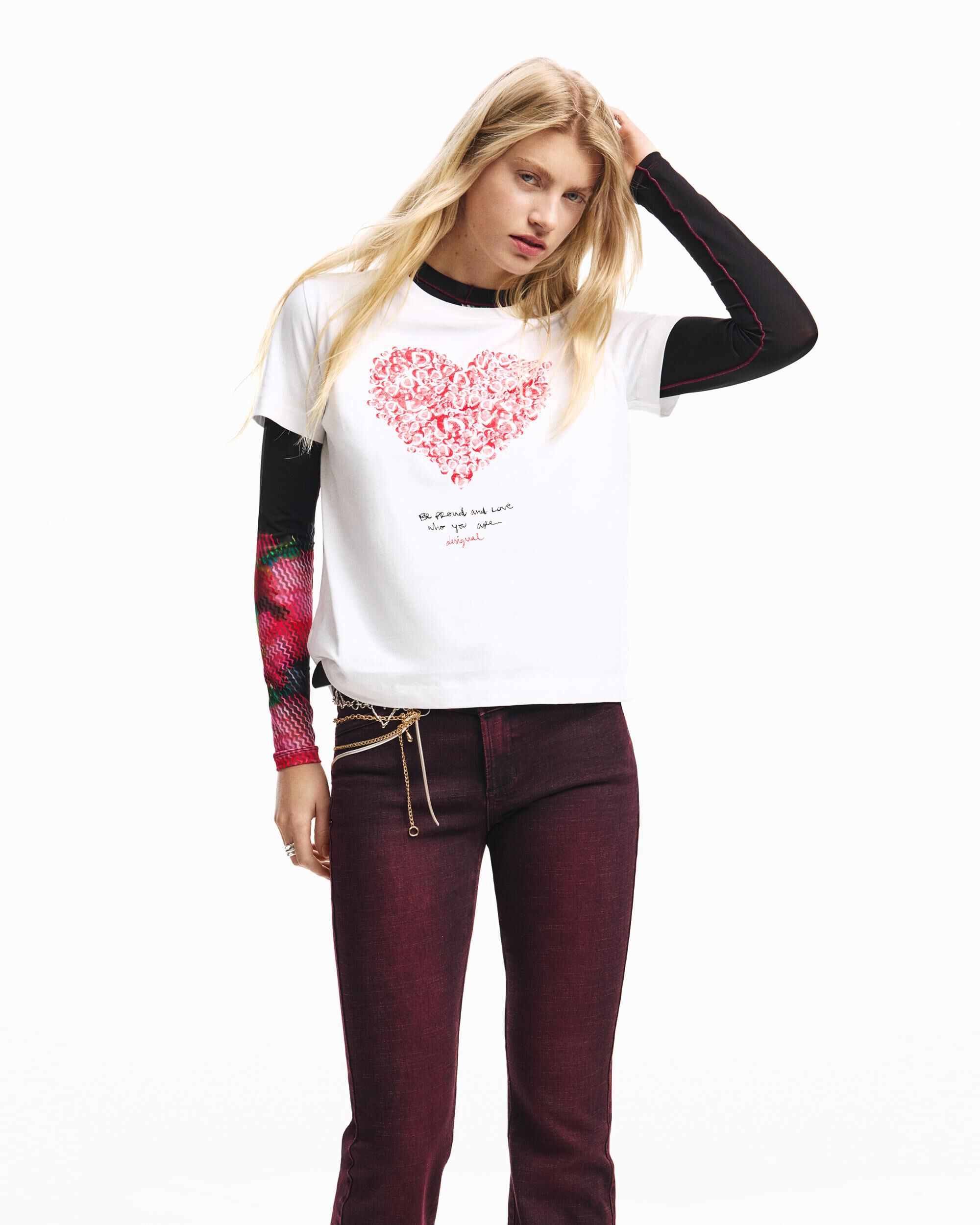 Desigual - Camiseta de mujer manga corta corazón.