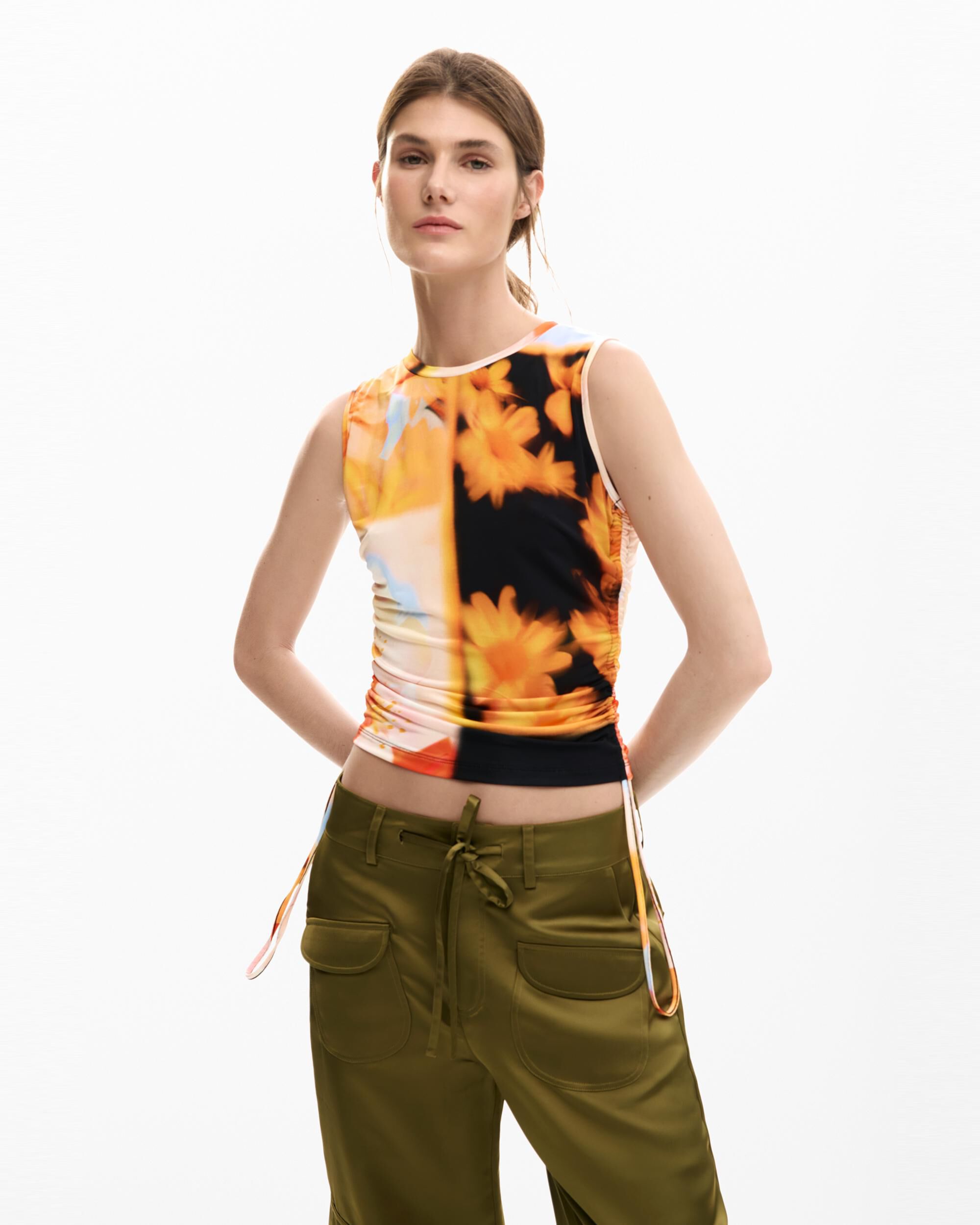 Desigual - Camiseta de mujer flores arty.