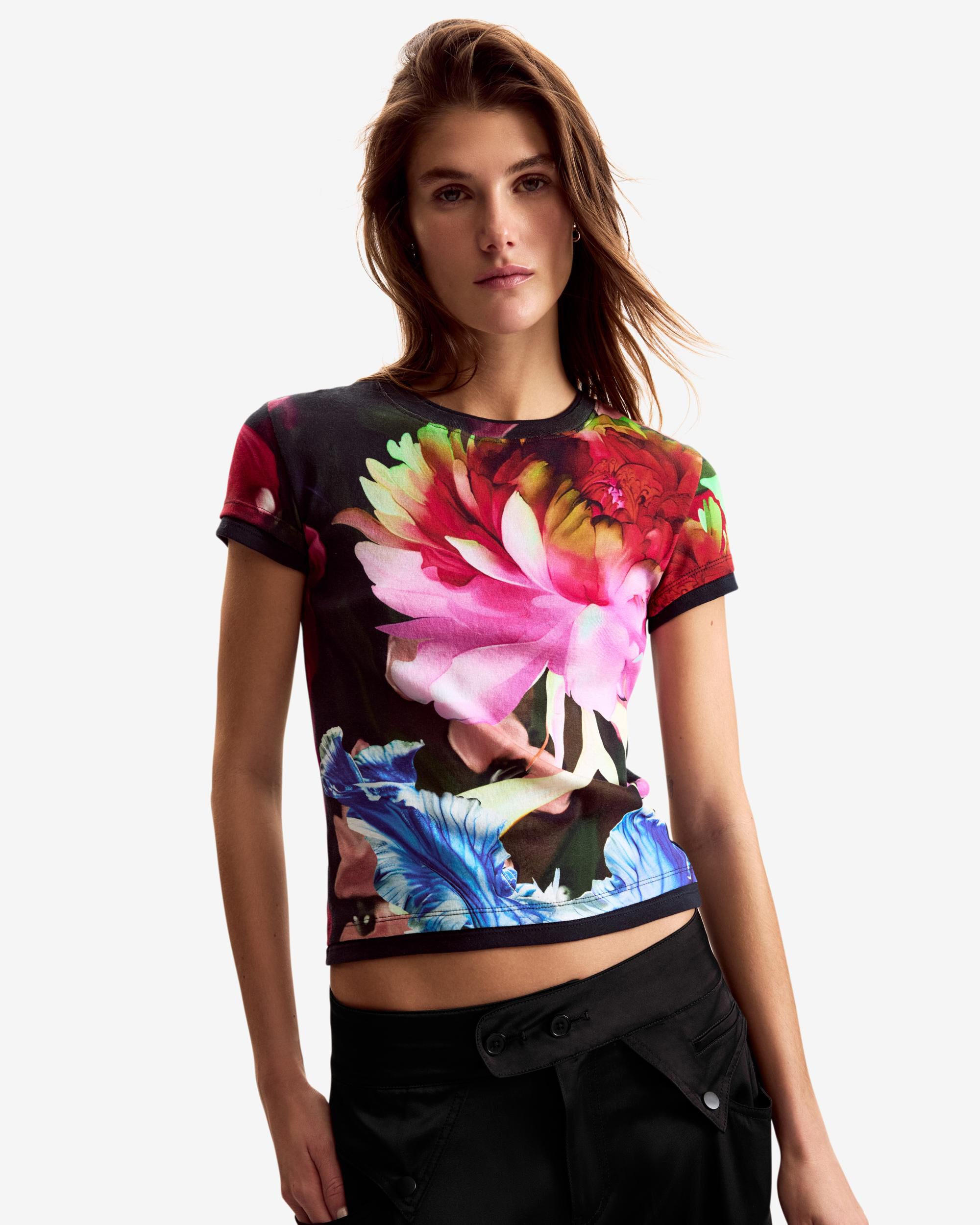 Desigual - Camiseta de mujer diseñada por mr christian lacroix.