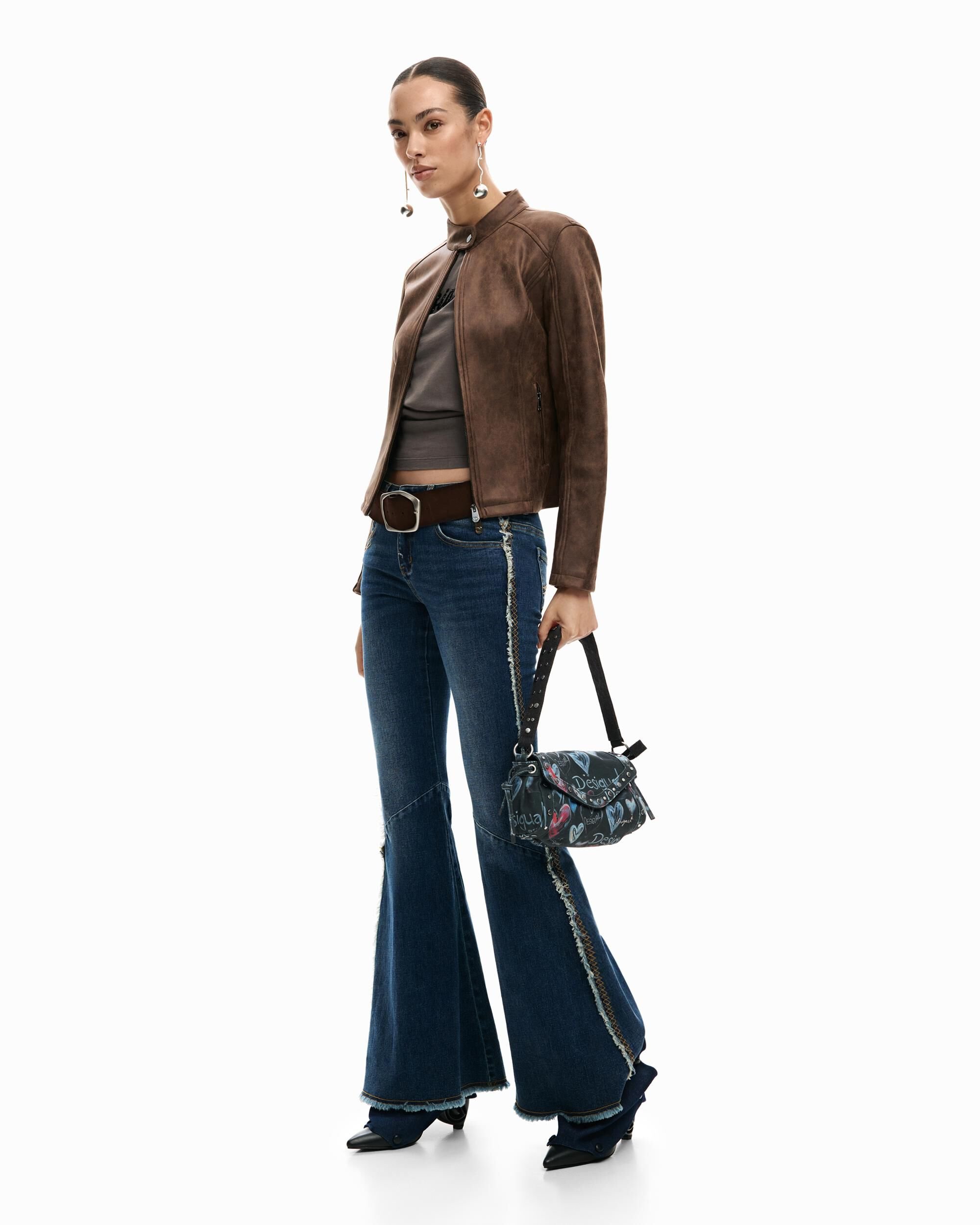 Desigual - Vaquero recto de mujer desflecado.