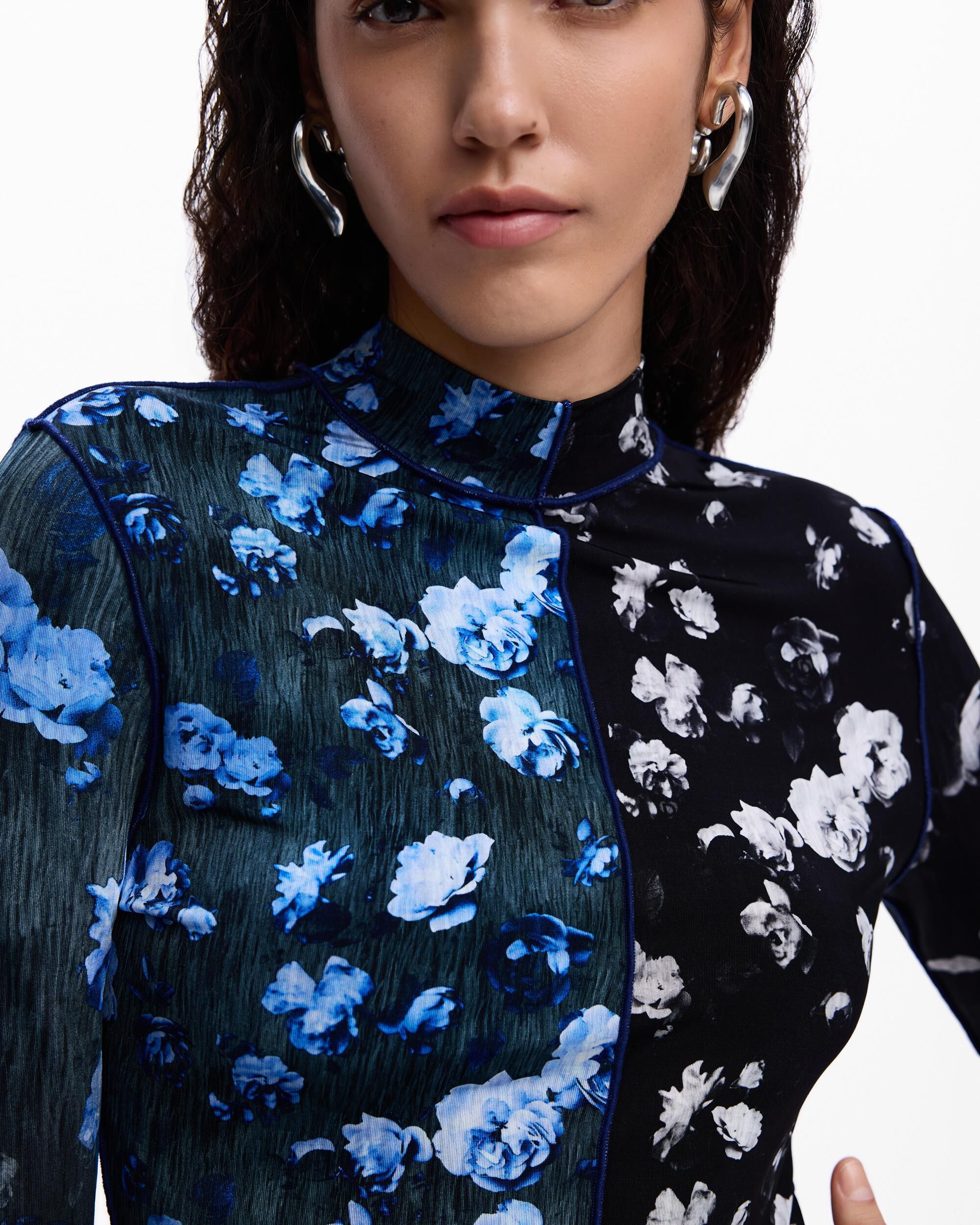 Camiseta de mujer bicolor floral - Desigual - Negro Negro-4