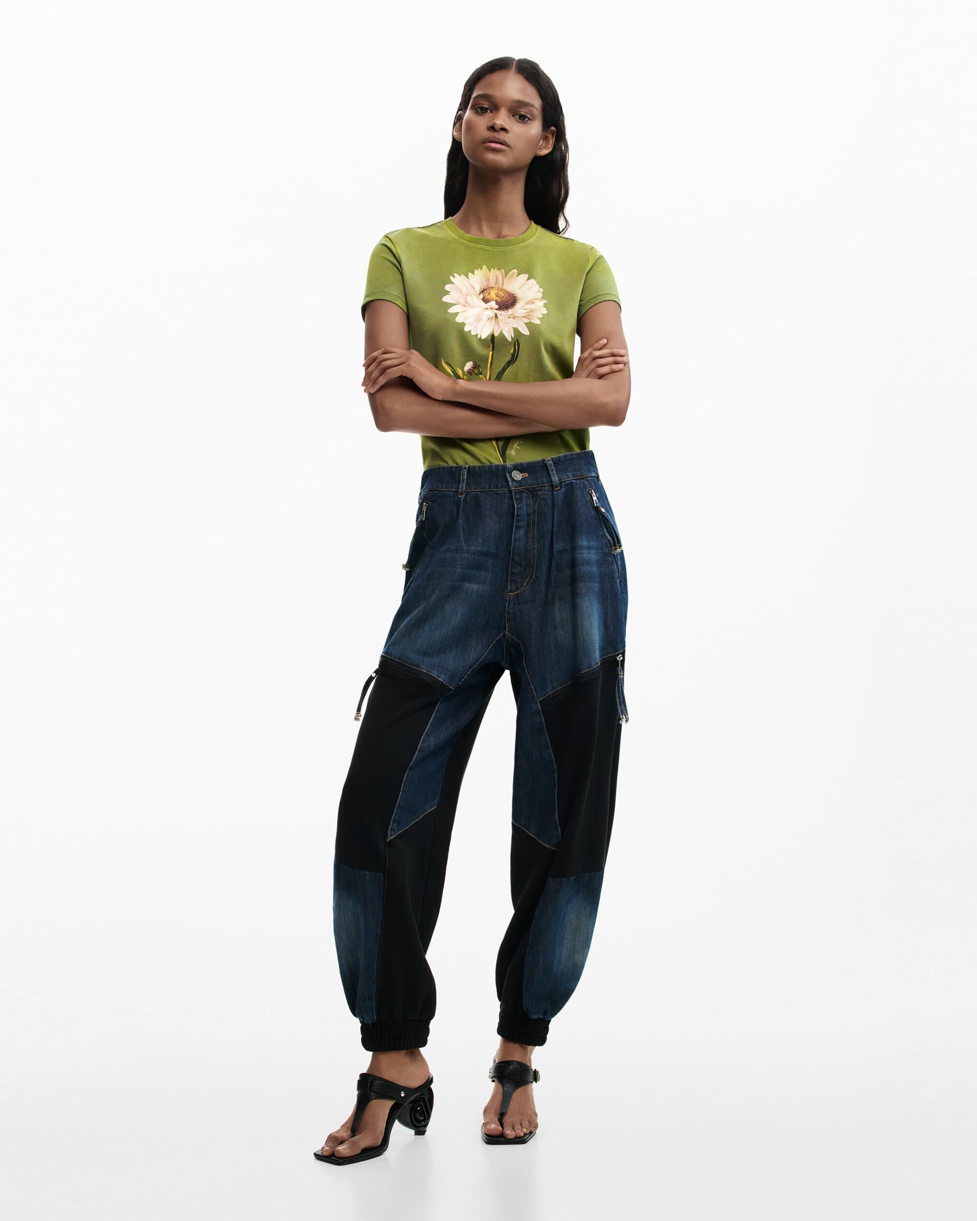 Desigual - Vaquero recto de mujer patchwork.