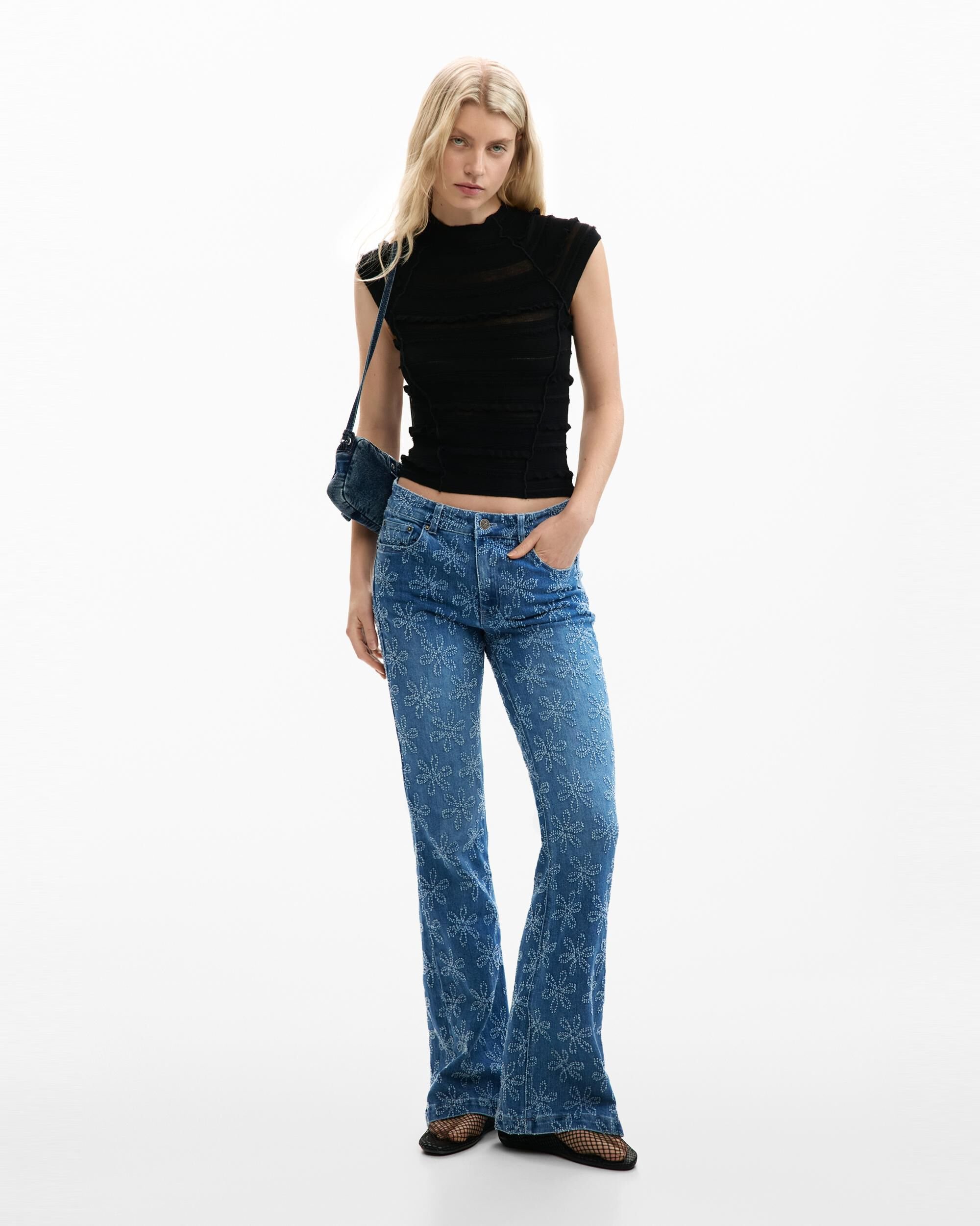 Pantalón de mujer vaquero acampanado