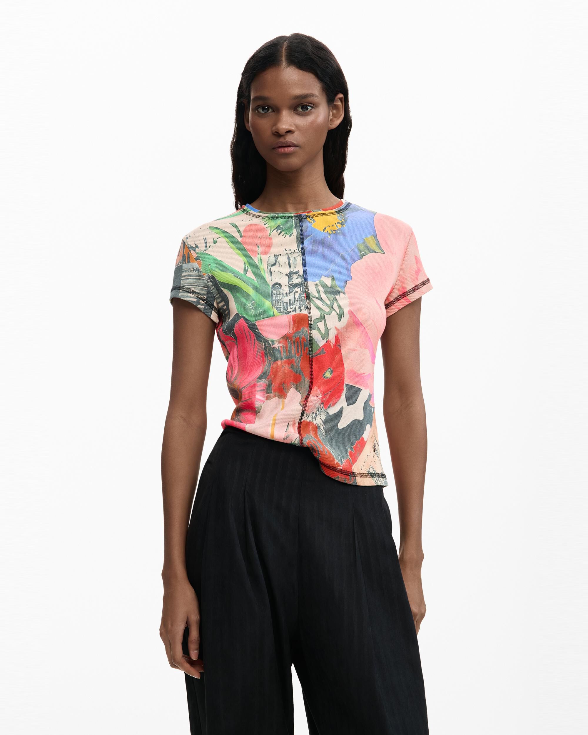 Desigual - Camiseta de mujer estampado floral.