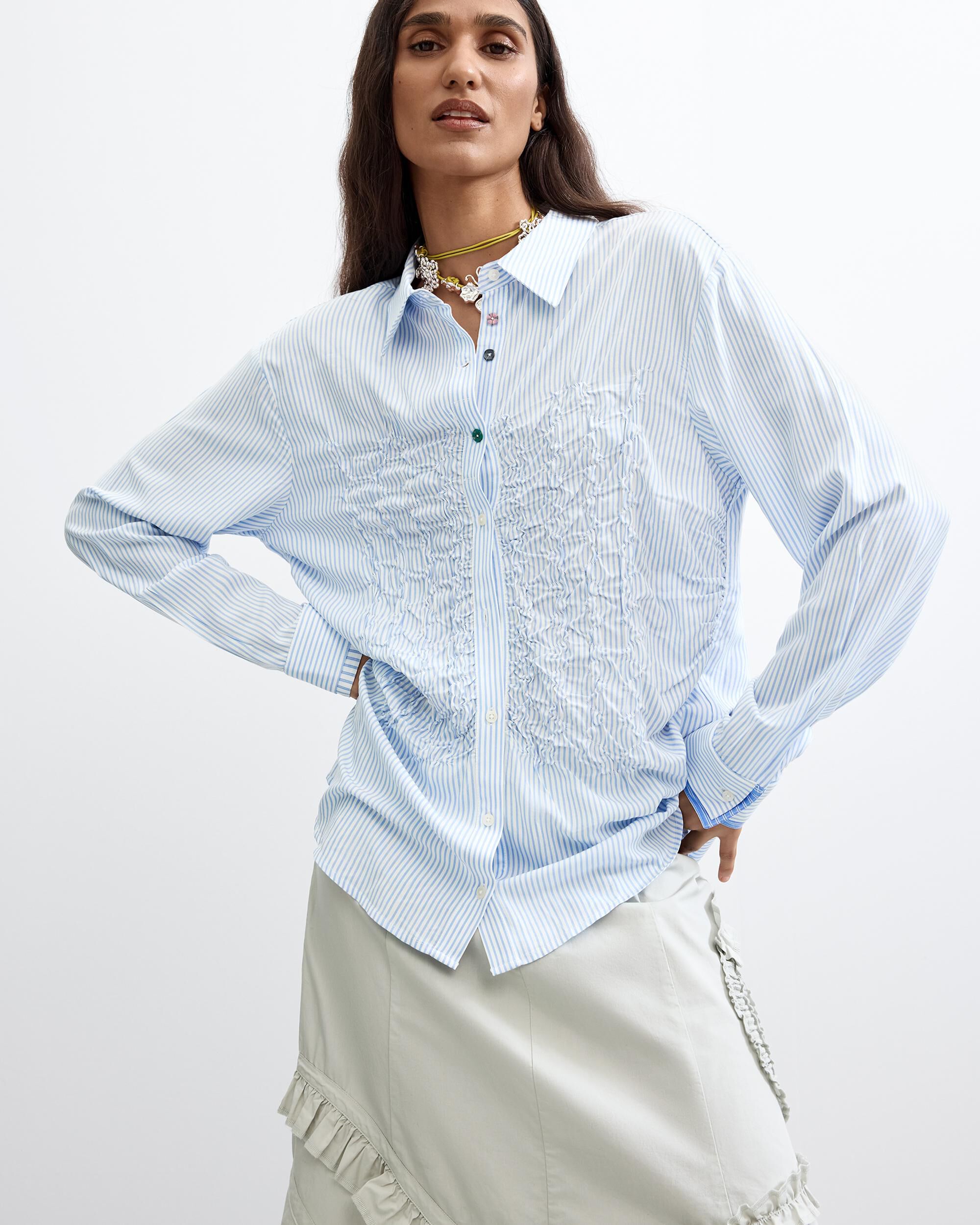 Desigual - Camisa de mujer larga plisada.