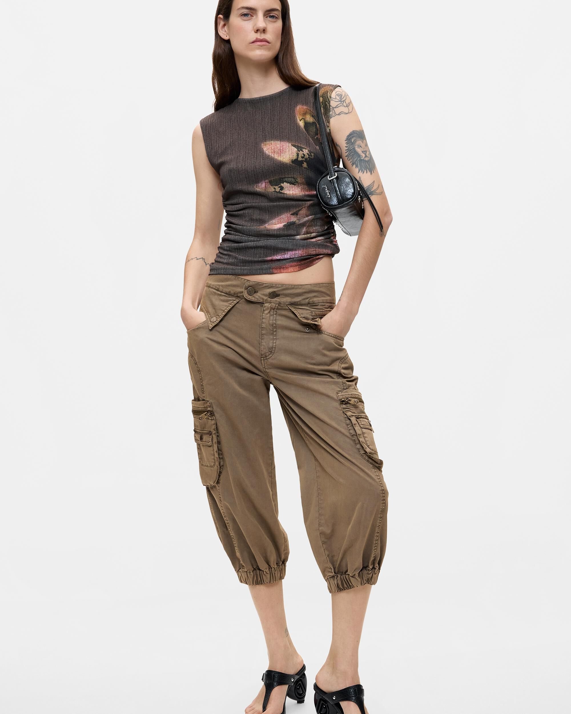 Desigual - Pantalón de mujer jogger bolsillos 100% algodón.