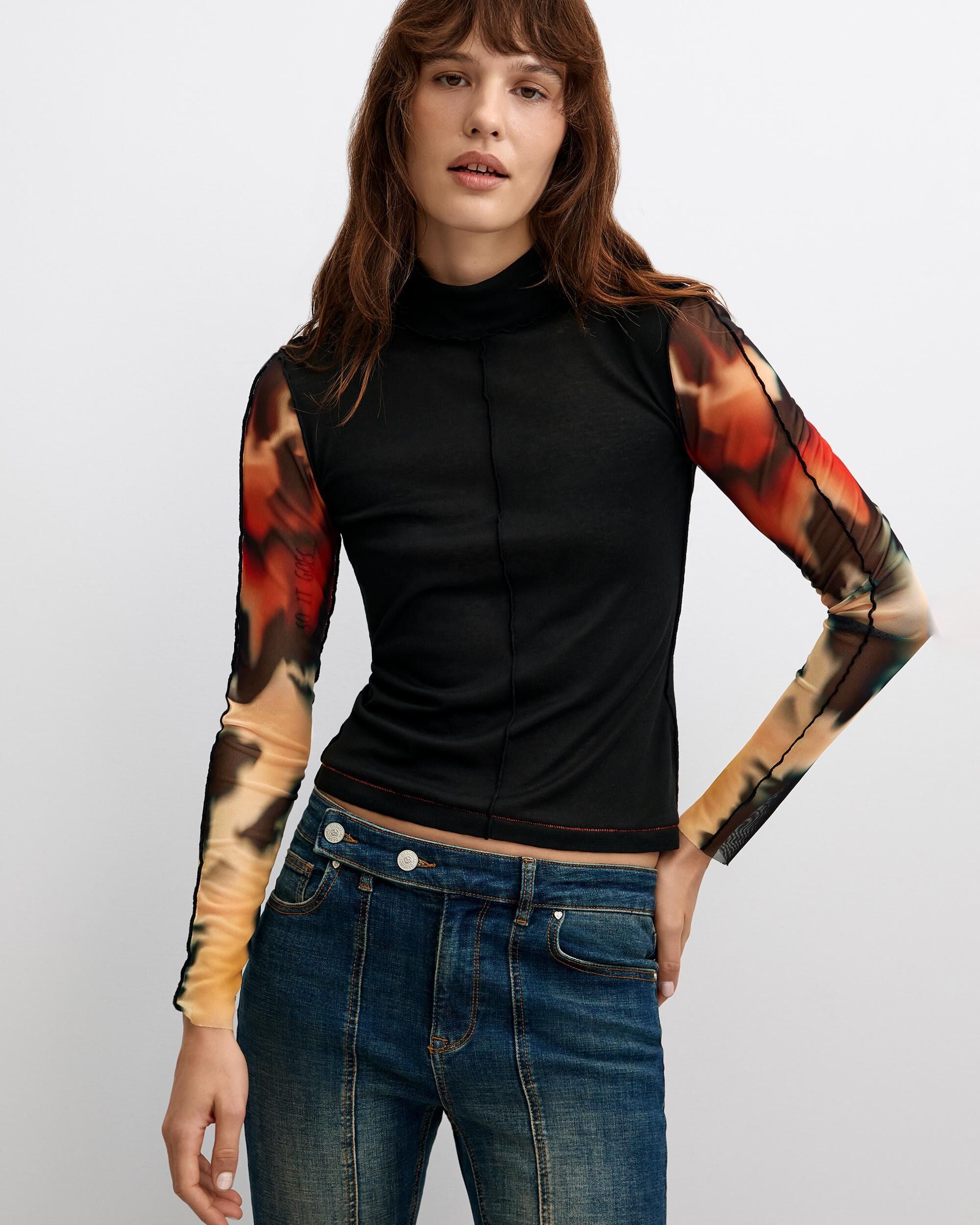 Imagen 0 de Camiseta de mujer manga larga estampada Negro