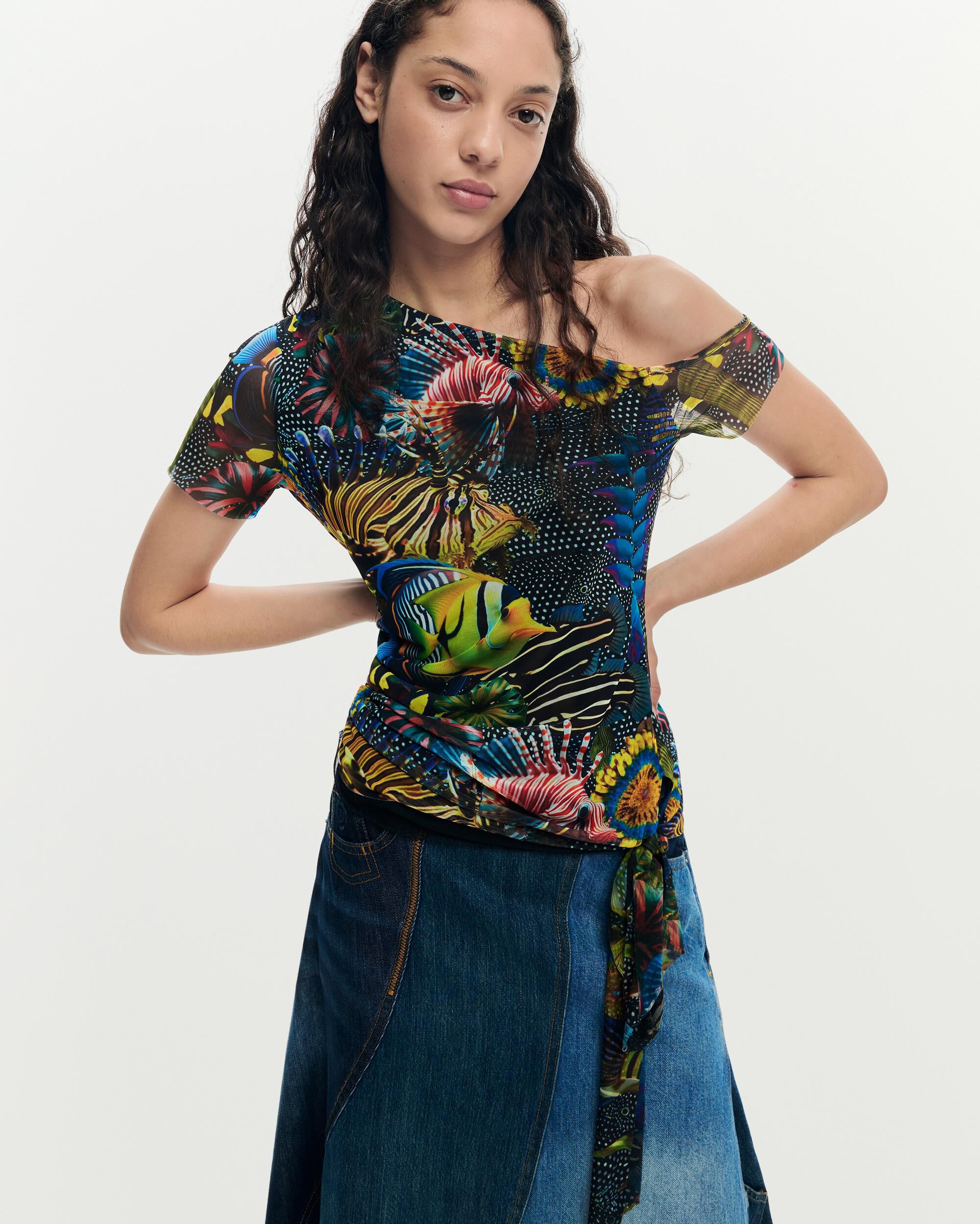 Desigual - Camiseta de mujer asimétrica lacroix.