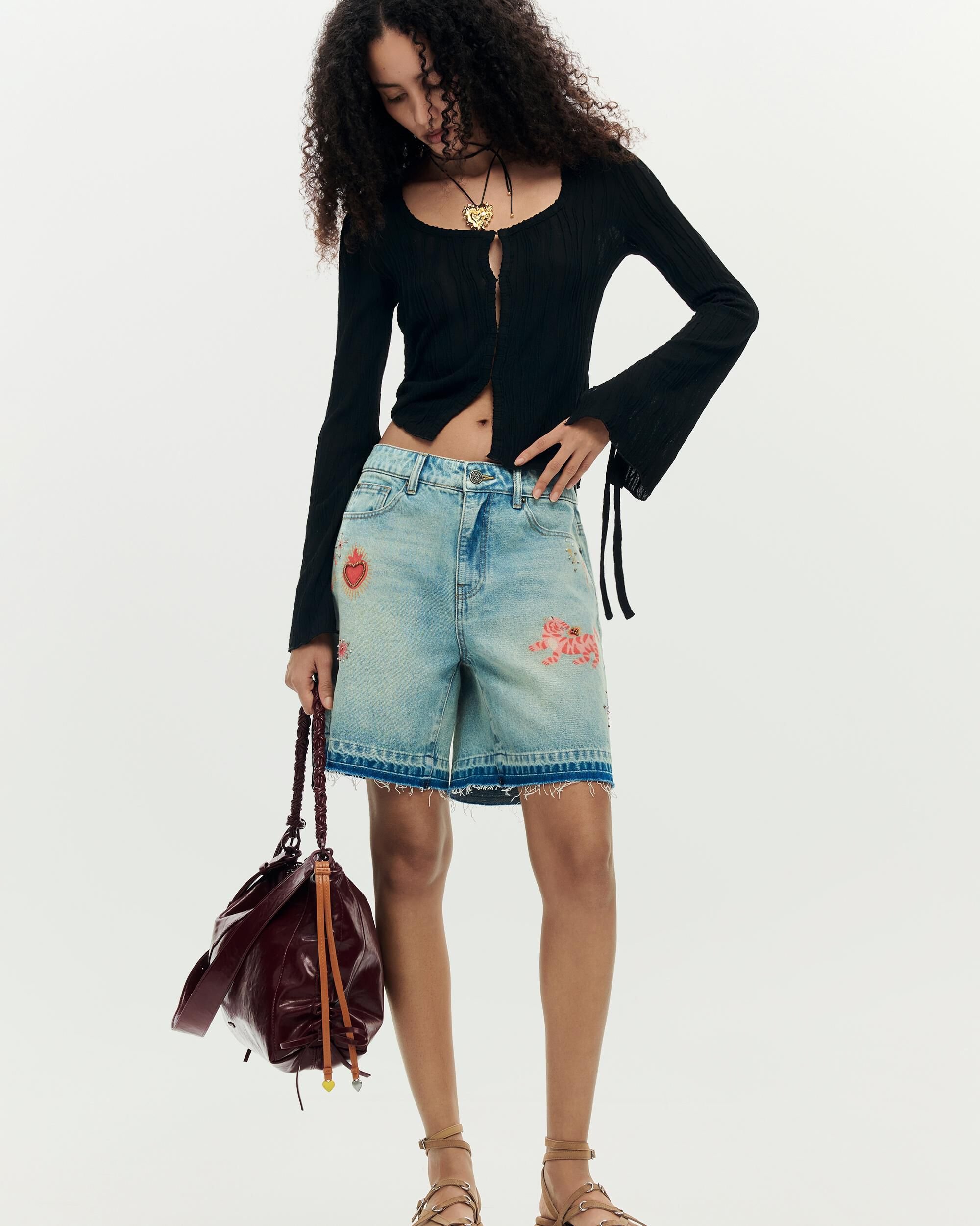 Desigual - Bermuda de mujer denim estampada.