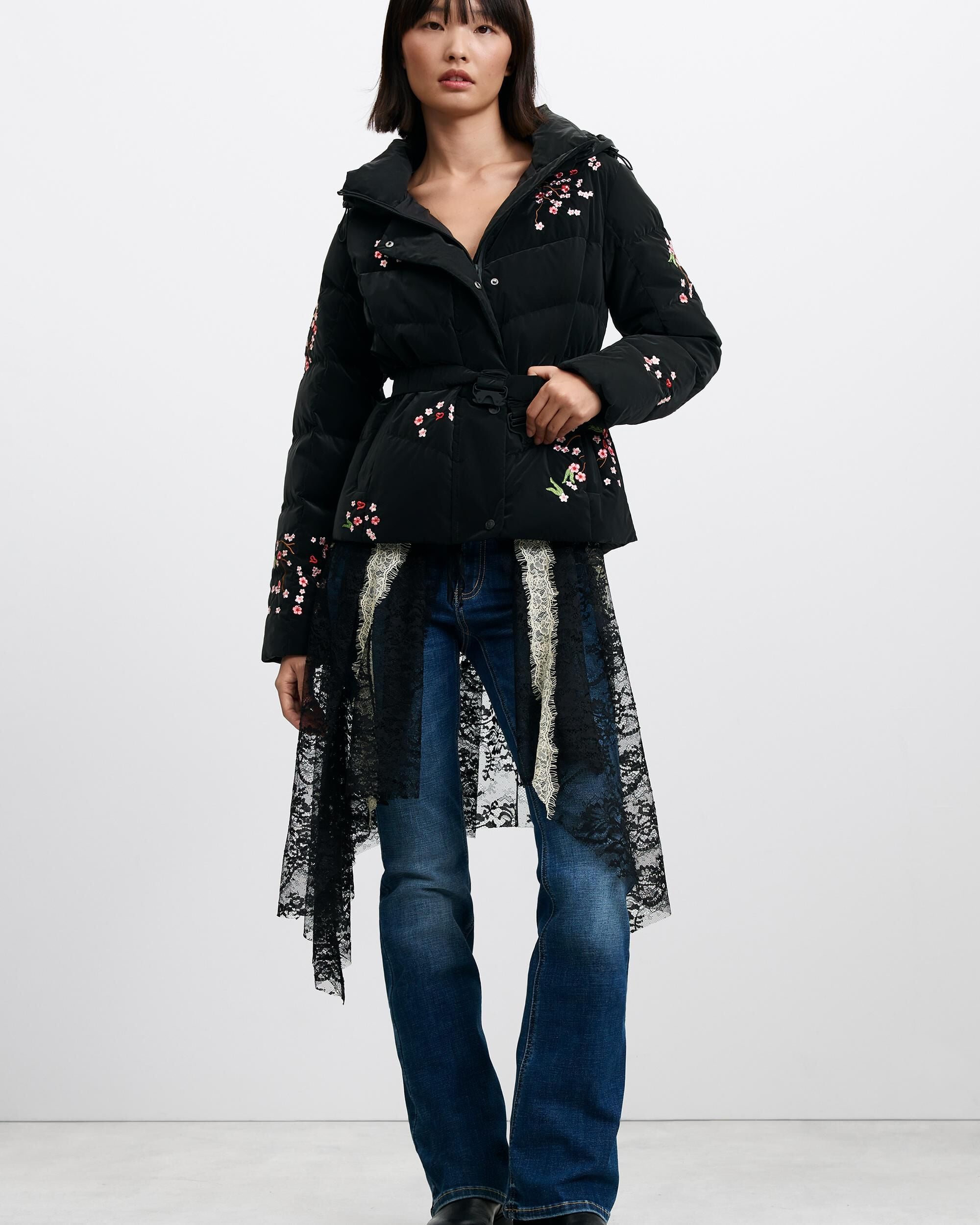 Imagen 1 de Chaqueta de mujer corta acolchada flores - Desigual - Negro Negro