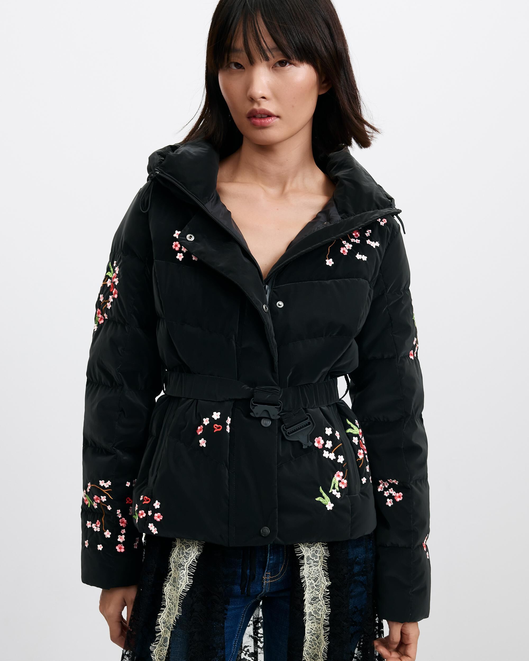 Imagen 2 de Chaqueta de mujer corta acolchada flores - Desigual - Negro Negro
