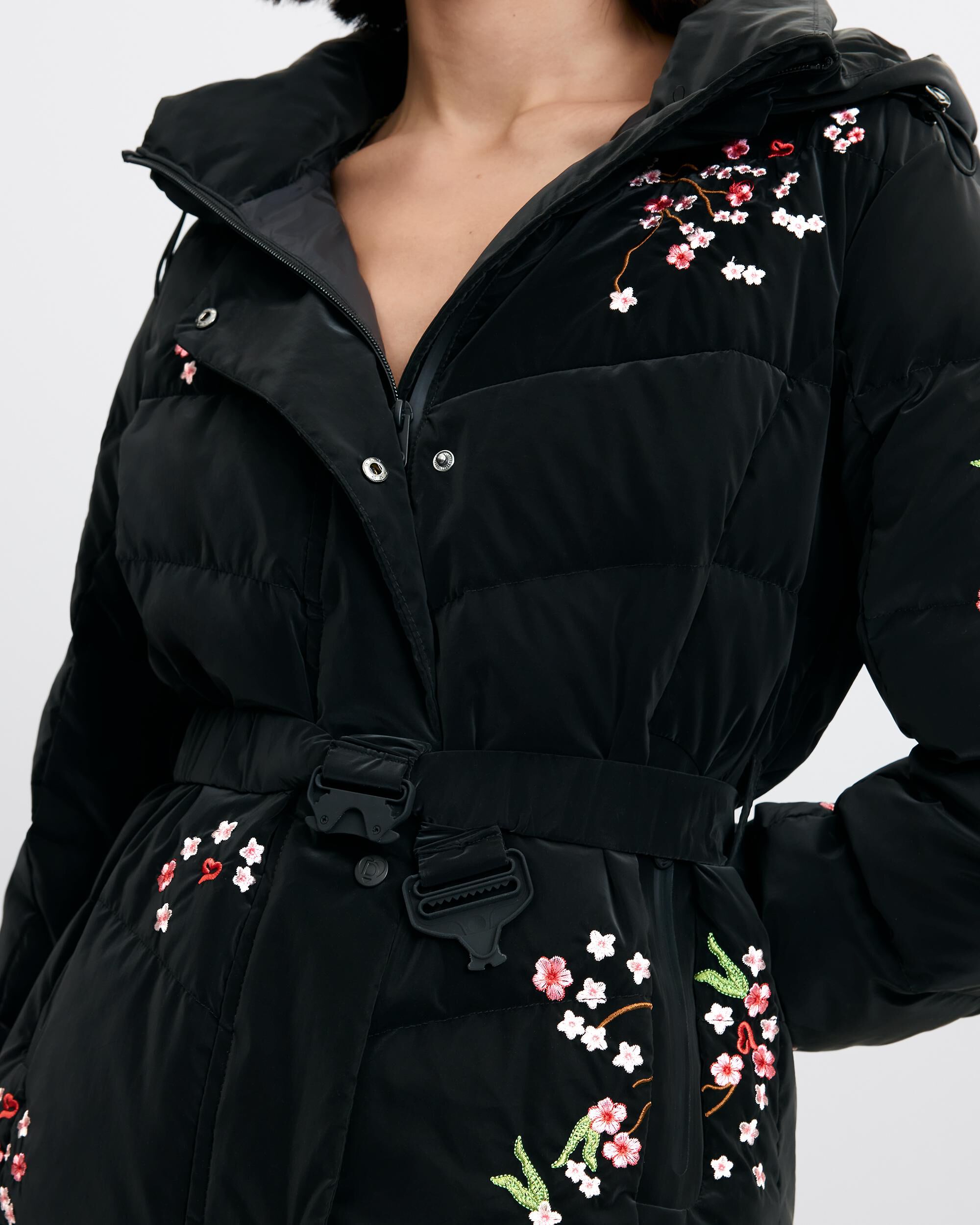 Imagen 4 de Chaqueta de mujer corta acolchada flores - Desigual - Negro Negro