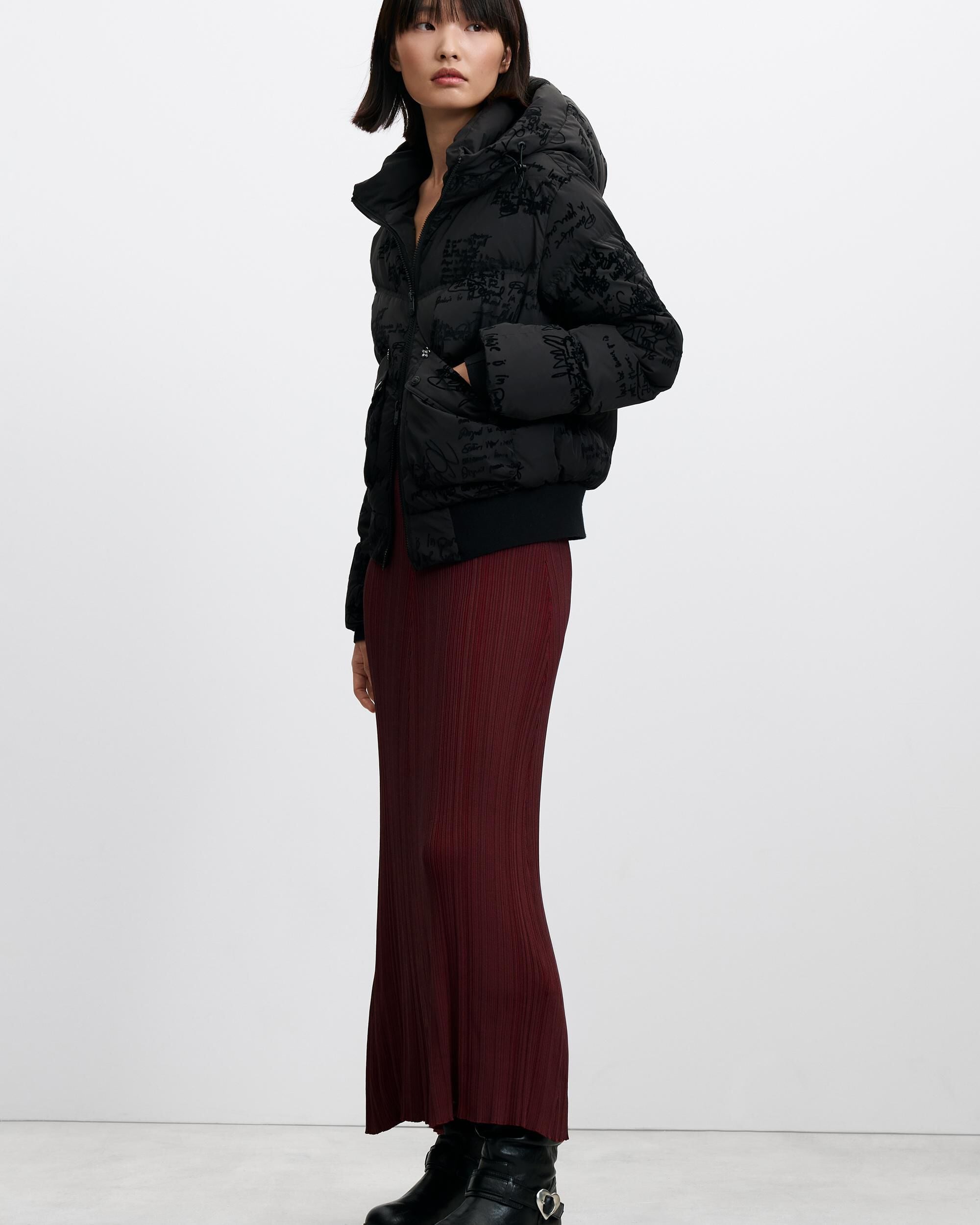 Imagen 1 de Chaqueta de mujer corta acolchada regular Negro