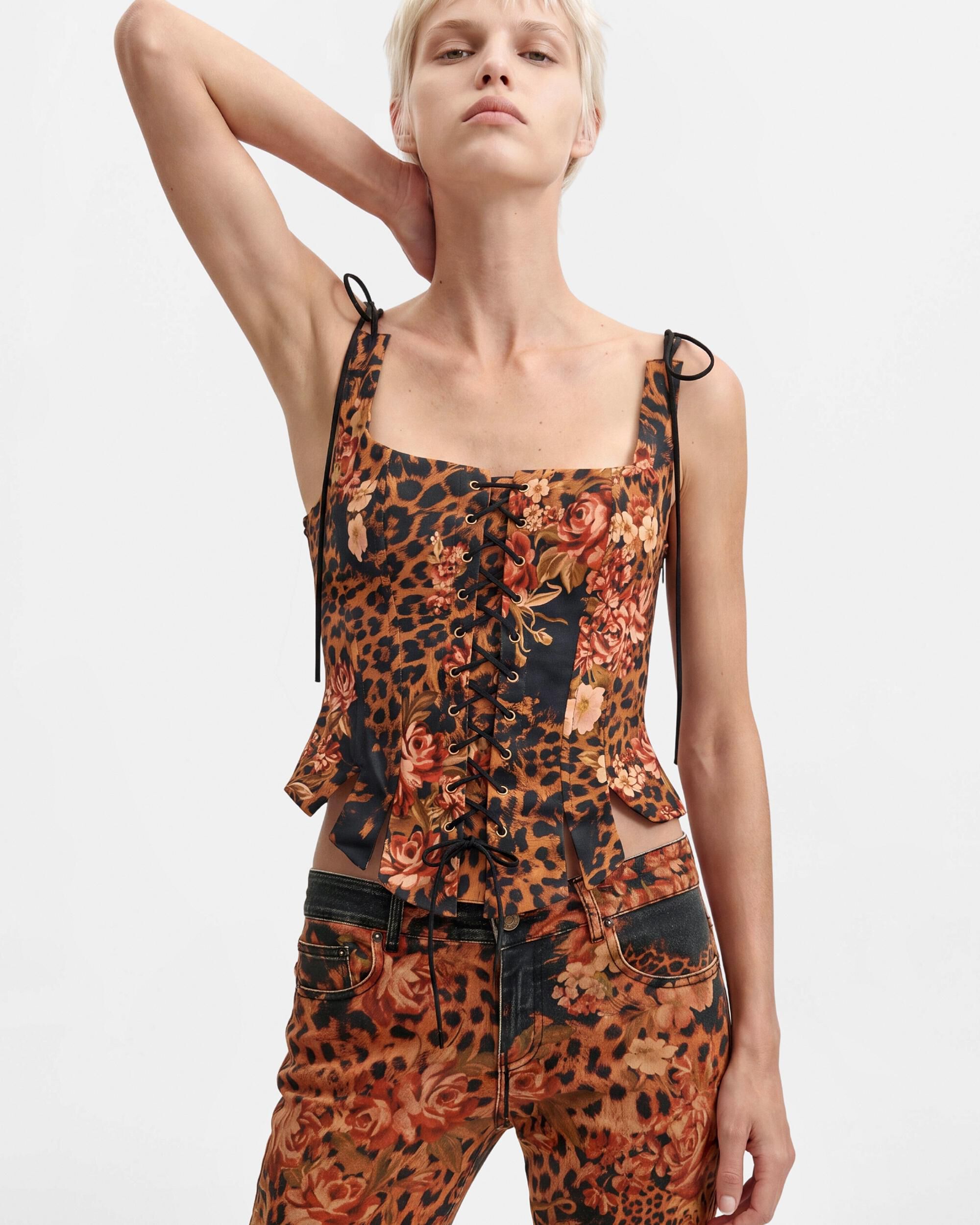 Imagen 0 de Blusa de mujer estampado animal Negro