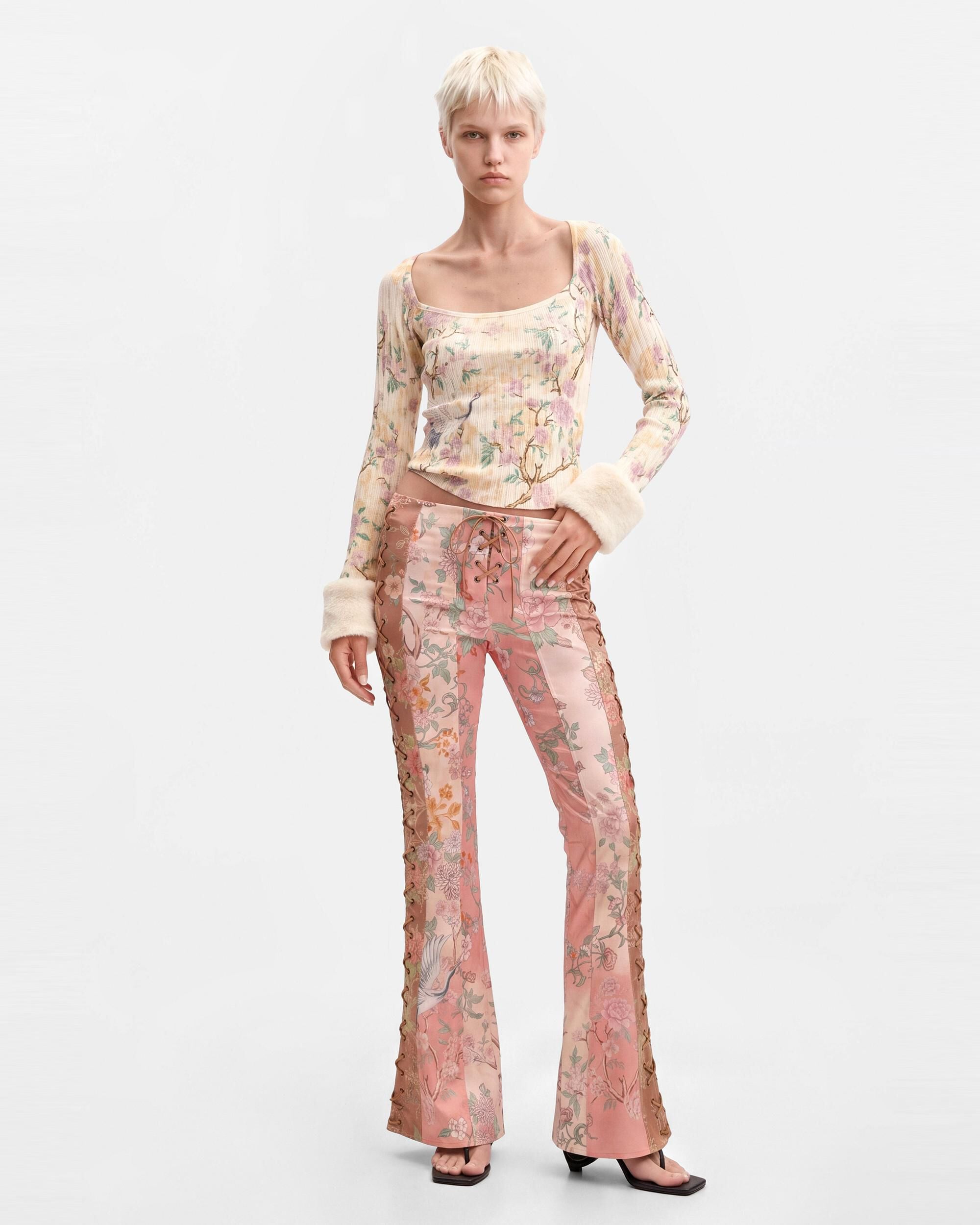 Imagen 0 de Pantalón de mujer flare estampado Blanco