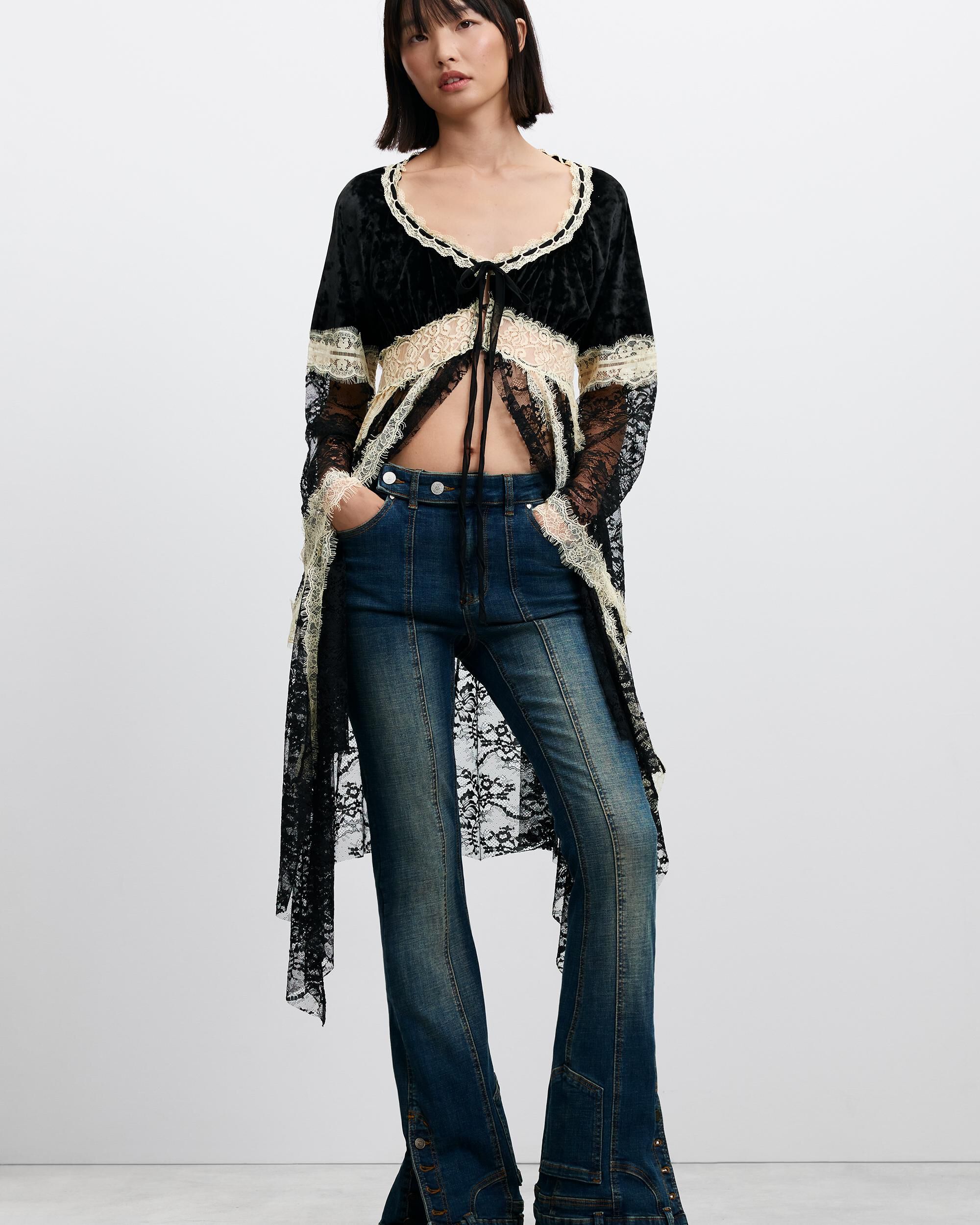 Imagen 2 de Camiseta de mujer encaje pico - Desigual - Negro Negro
