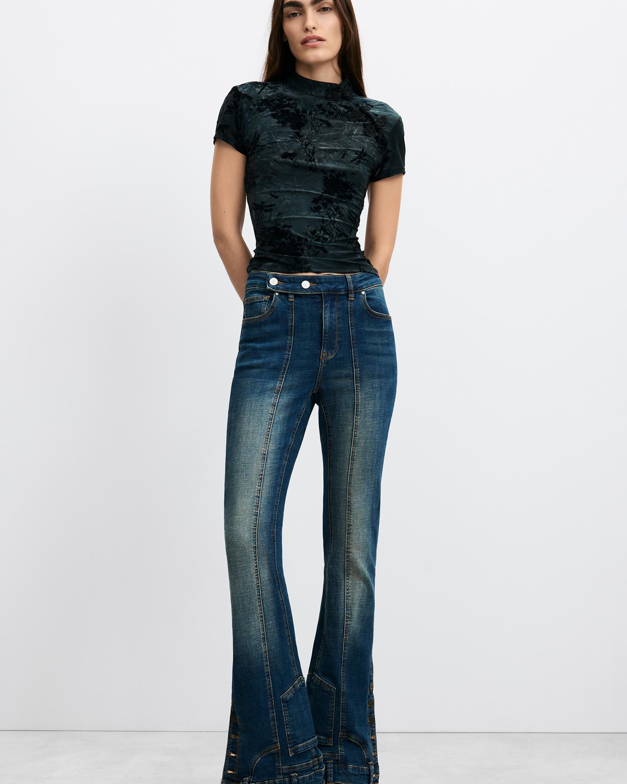 Imagen 2 de Camiseta de mujer oriental flocada - Desigual - Negro Negro