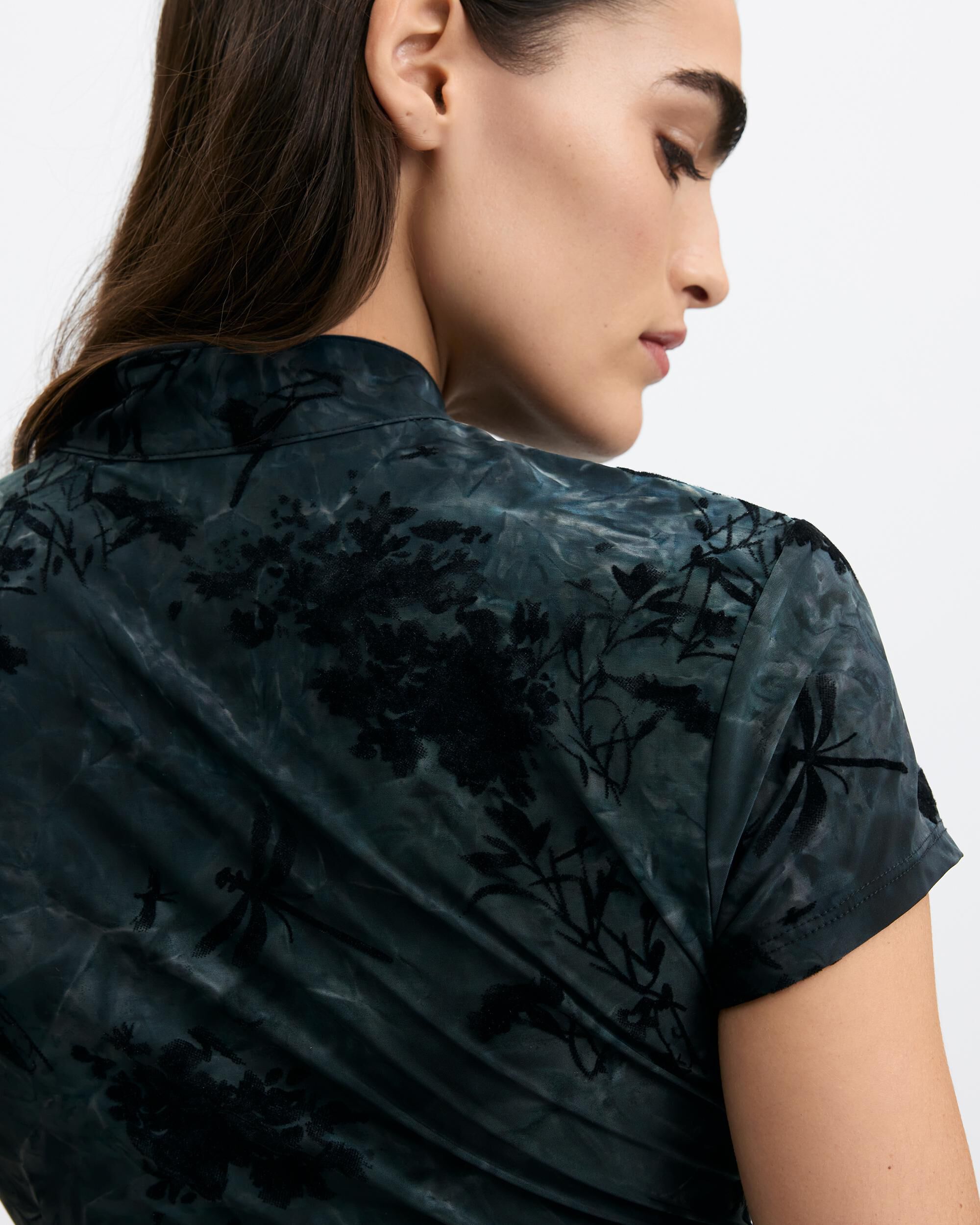 Imagen 4 de Camiseta de mujer oriental flocada - Desigual - Negro Negro