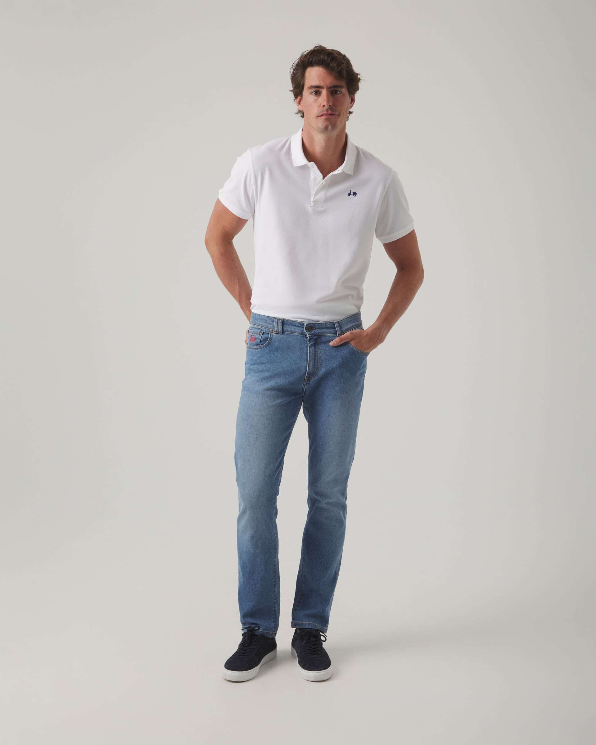 Scotta 1985 - Pantalón cinco bolsillos de hombre corte slim.