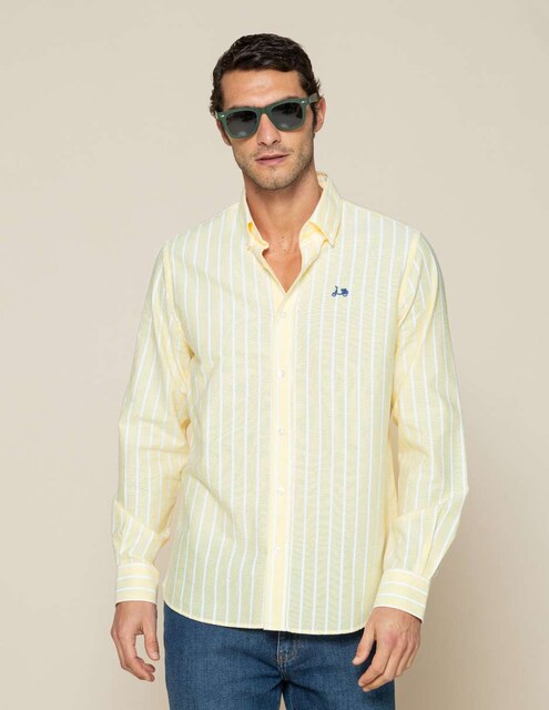 Imagen 0 de Camisa Oxford de hombre corte regular de rayas en color amarillo