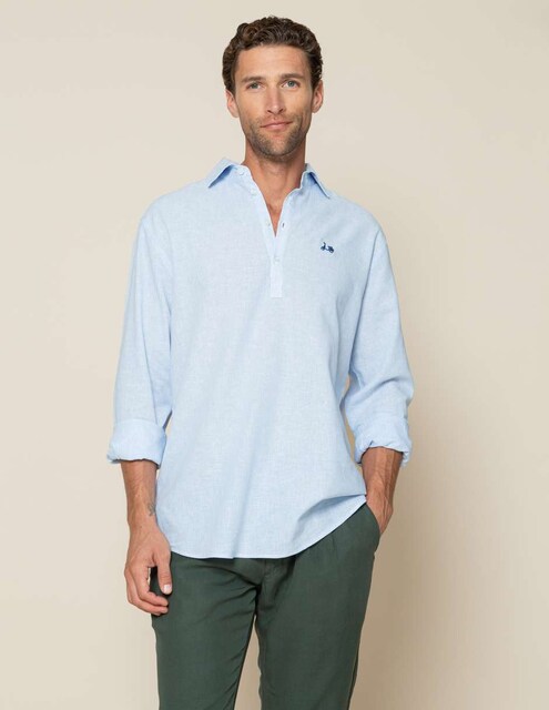 Imagen 0 de Camisa de hombre corte regular de rayas en color celeste