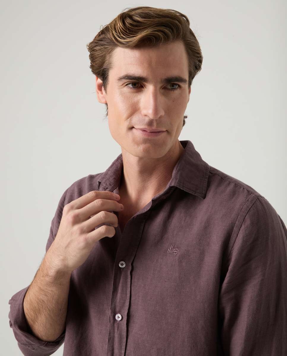 Camisa de hombre corte regular lisa Berenjena Scotta 1985 · El