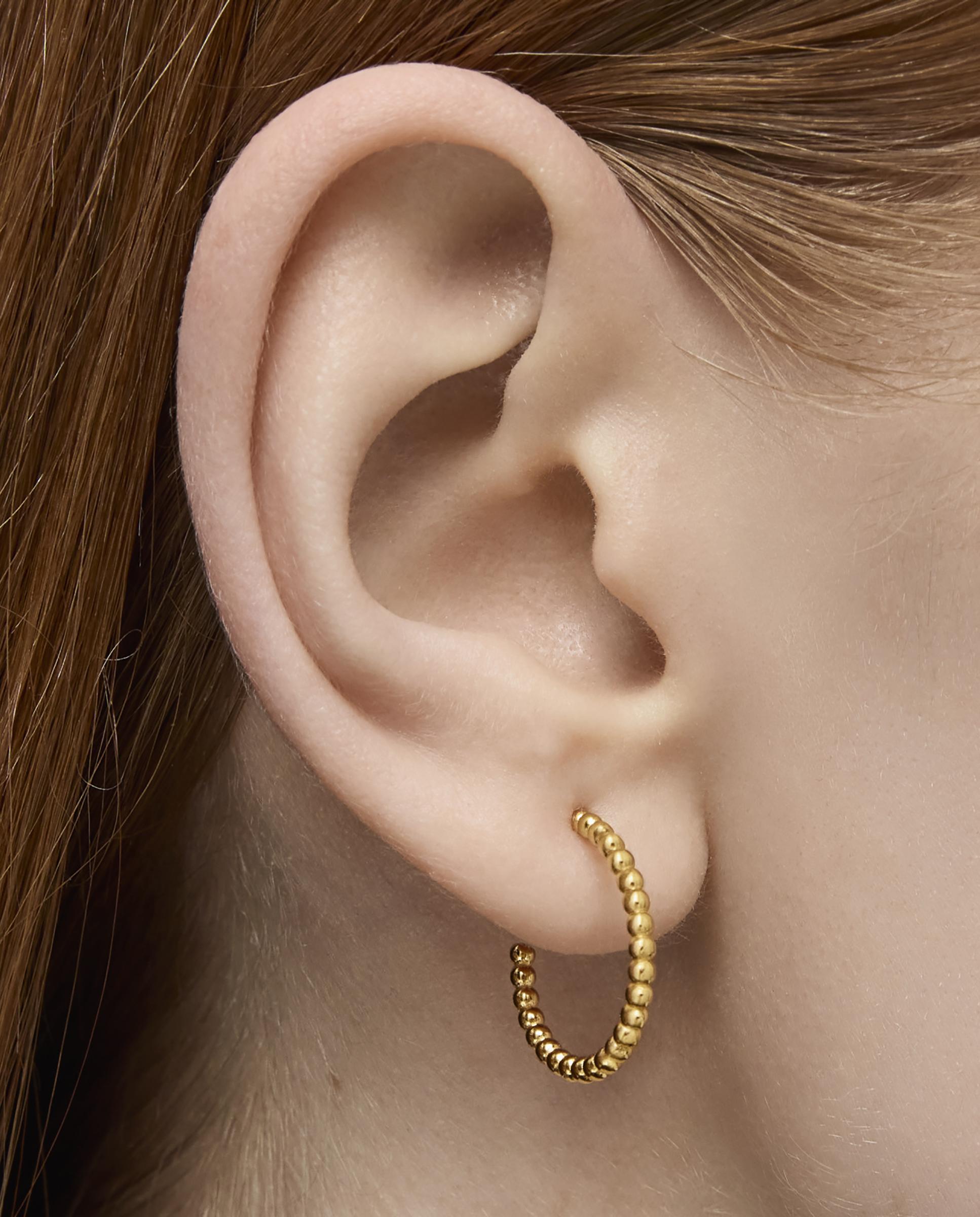 Brincos de Aro Básico Curto com Bolas Banhado a Ouro 18 Kt em Prata Dourado-6