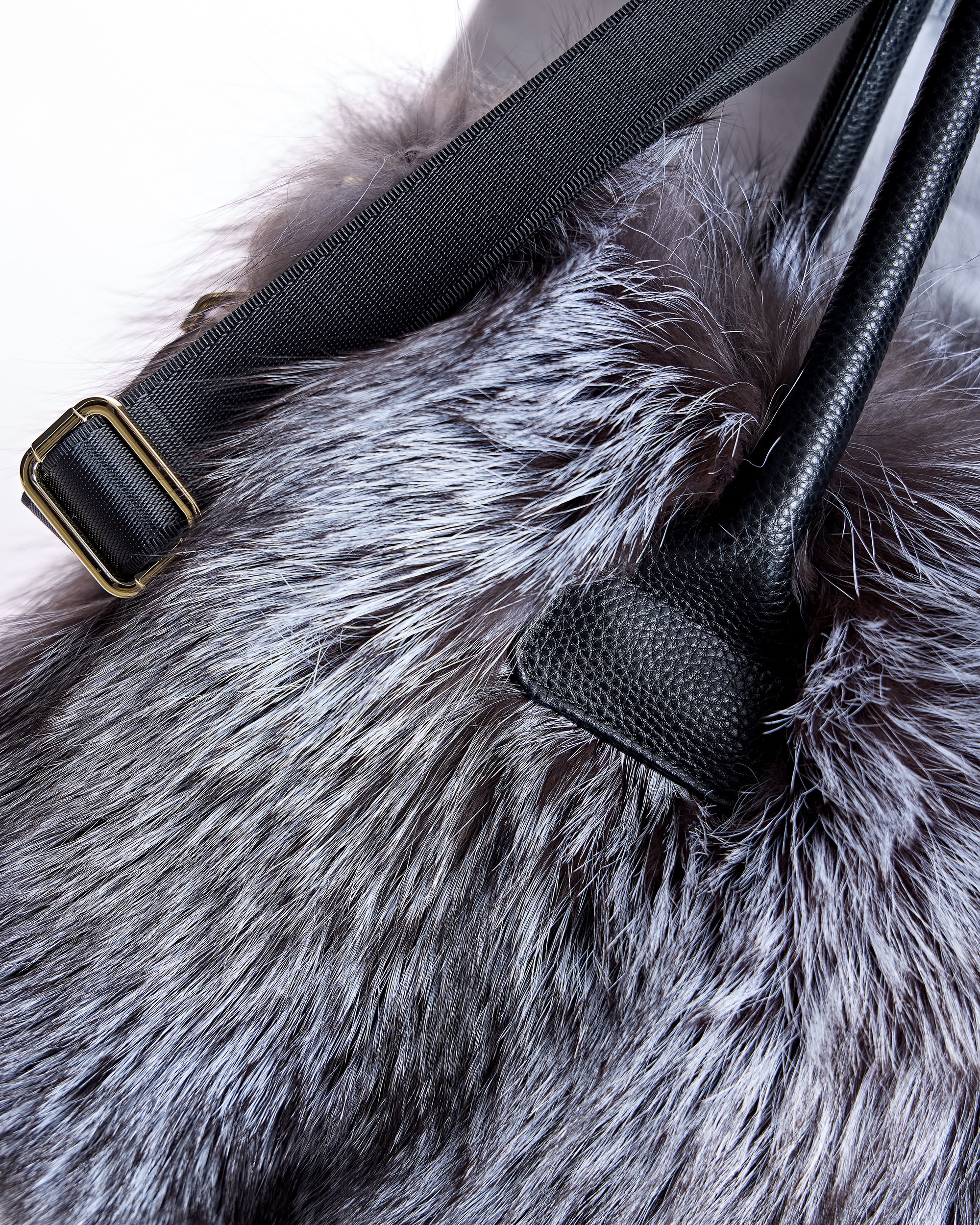 Bolso de mano de pelo de zorro con asa de cuero en color - Maximilian - Gris Gris-2