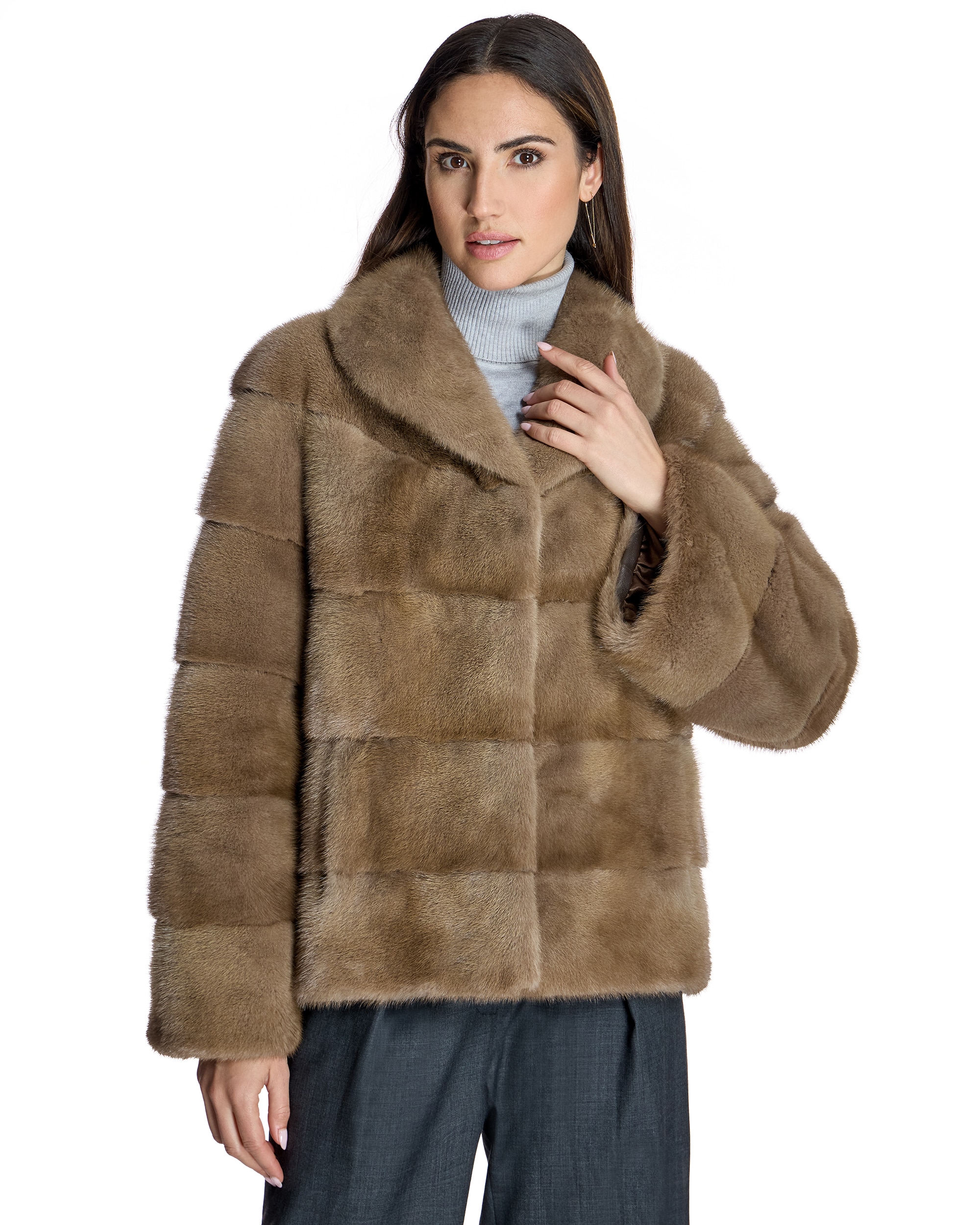 Imagen 0 de Chaqueta de mujer de pelo de visón en horizontal con cuello camisero Crema