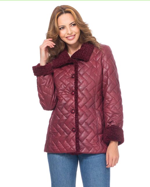 Imagen 0 de Abrigo de mujer con solapa con apliques de efecto pelo