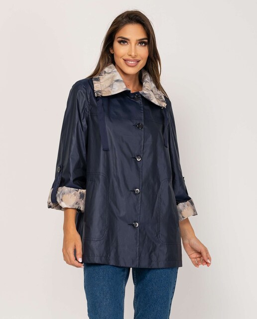 Imagen 0 de Gabardina de mujer con cuello y puños estampados