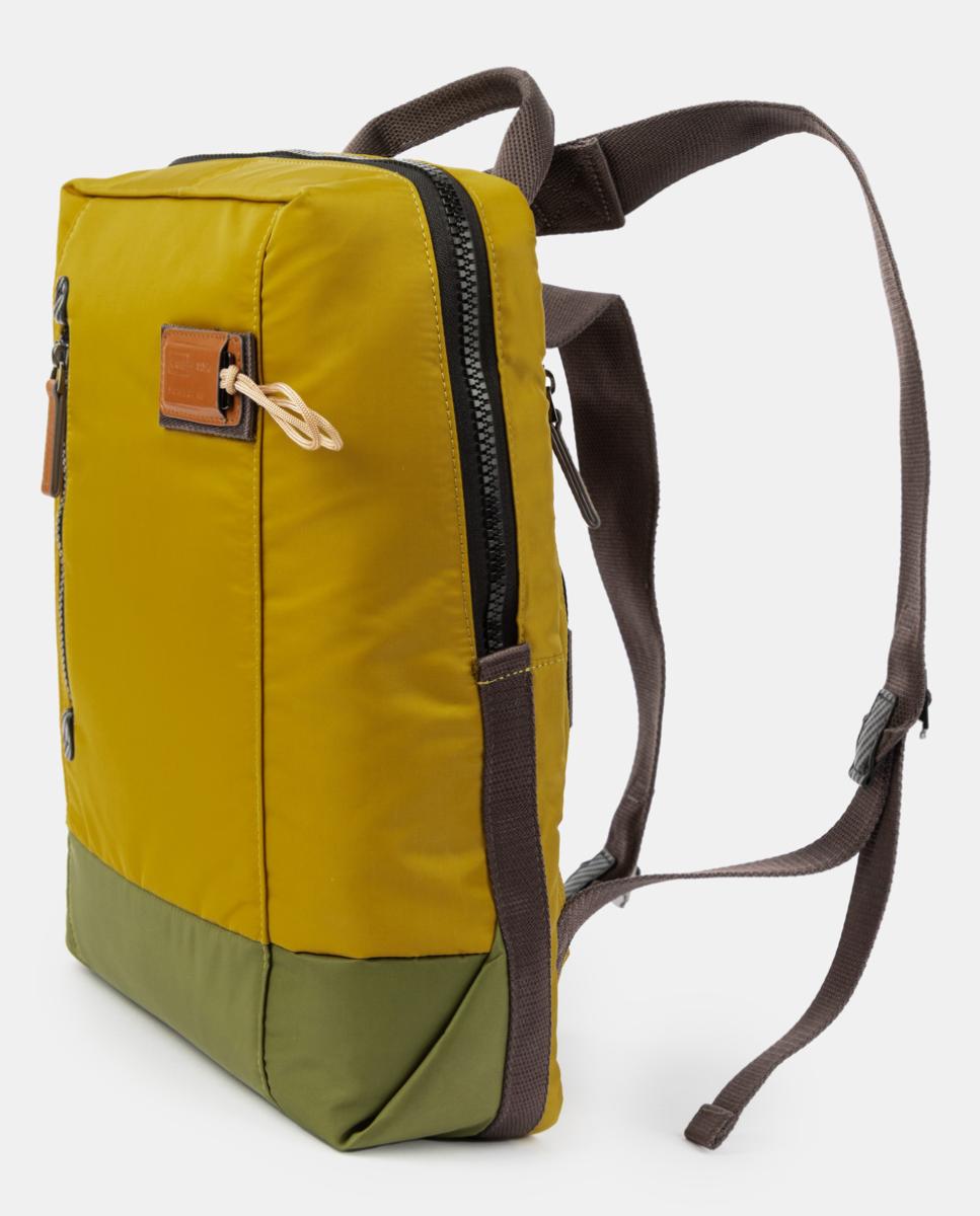 Mochila de mujer de nylon reciclado y repelente al agua - Scharlau - Mostaza Mostaza-3
