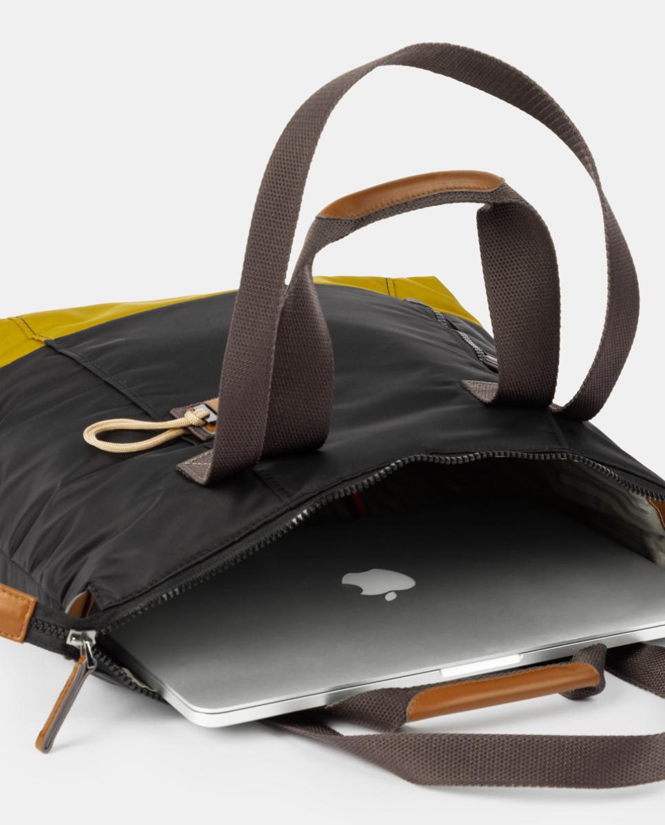 Bolso de mujer de nylon reciclado y repelente al agua - Scharlau - Negro Negro-2