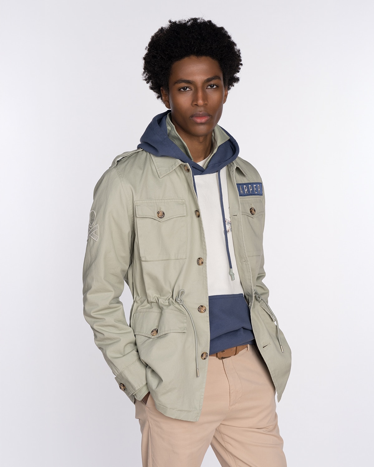 Imagen 0 de Chaqueta de hombre de color verde militar con multiestampado Beige