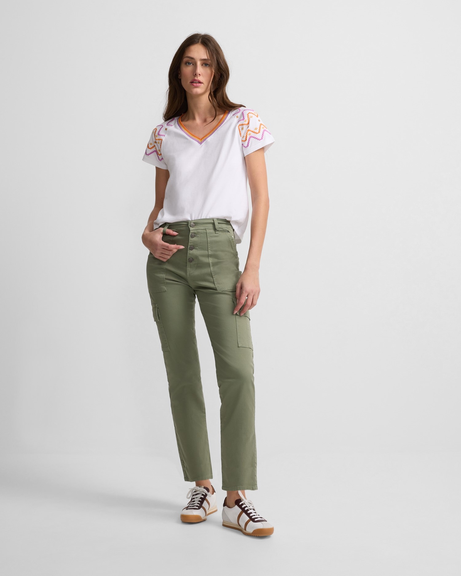 Silbon - Pantalón de mujer denim cargo khaki.