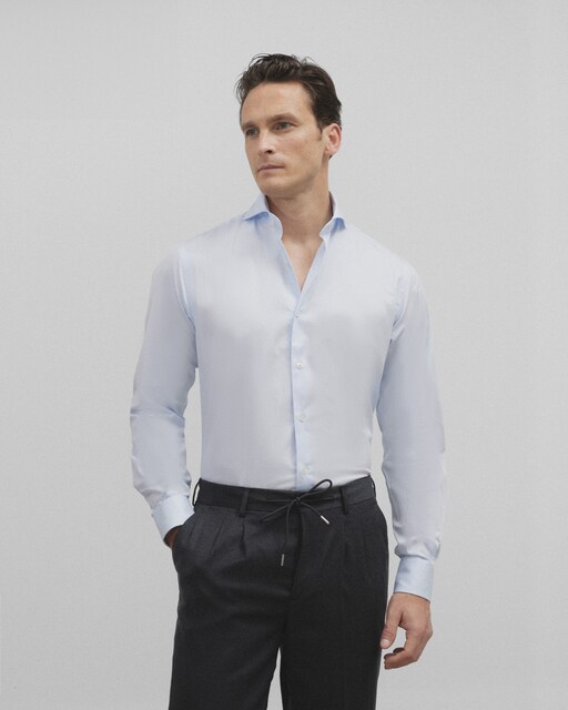 Imagen 0 de Camisa de hombre slim lisa celeste clara