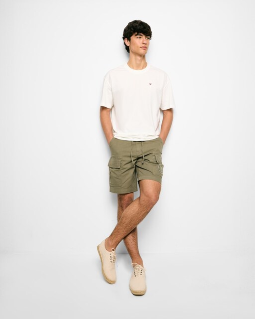 Bermuda de hombre cargo parches verde medio