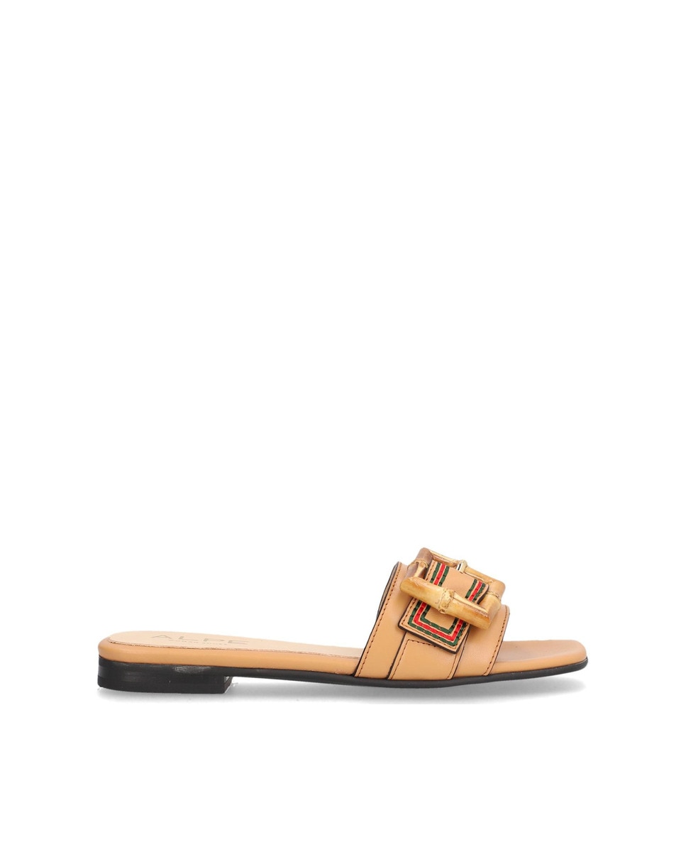 Alpe - Sandalias de pala de mujer de piel seta en color marrón.