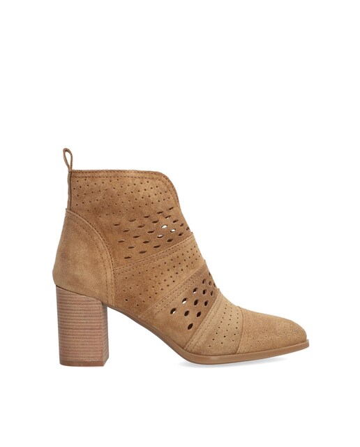 Imagen 0 de Botines de mujer de piel baby silk con suela antideslizante y cierre de cremallera