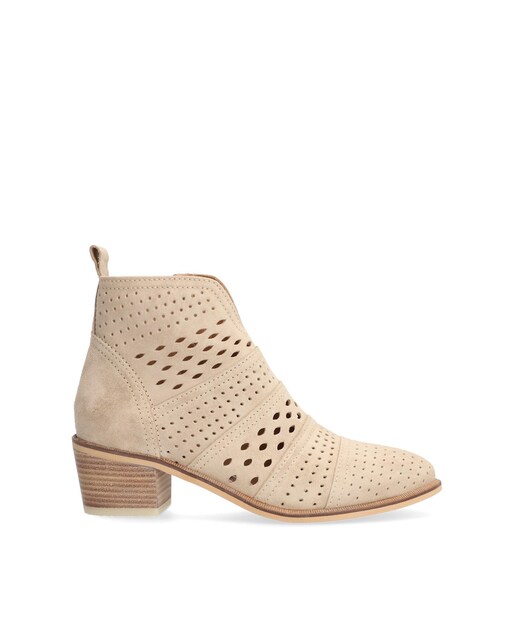 Imagen 0 de Botines de mujer de piel baby silk con suela antideslizante y cierre de cremallera