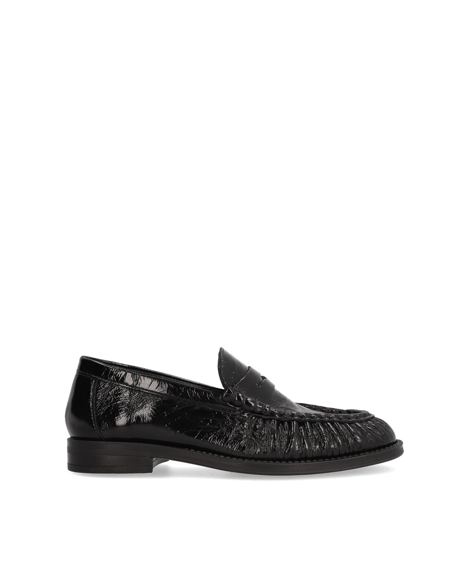 Alpe - Mocasines planos de mujer de piel vernice en color negro.