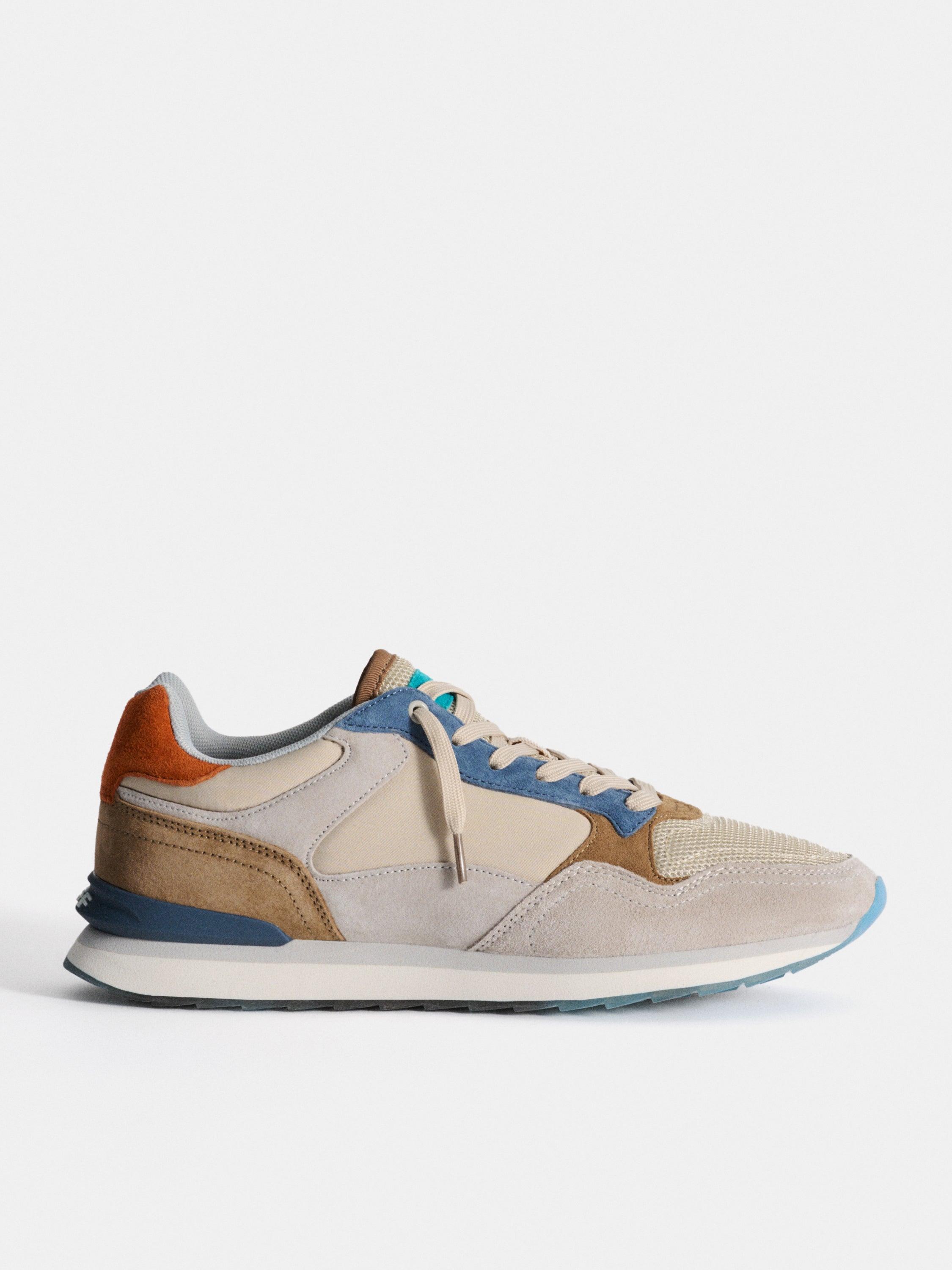Zapatillas Santiago de hombre tipo running bajas con detalles multicolor y suela serigrafiada