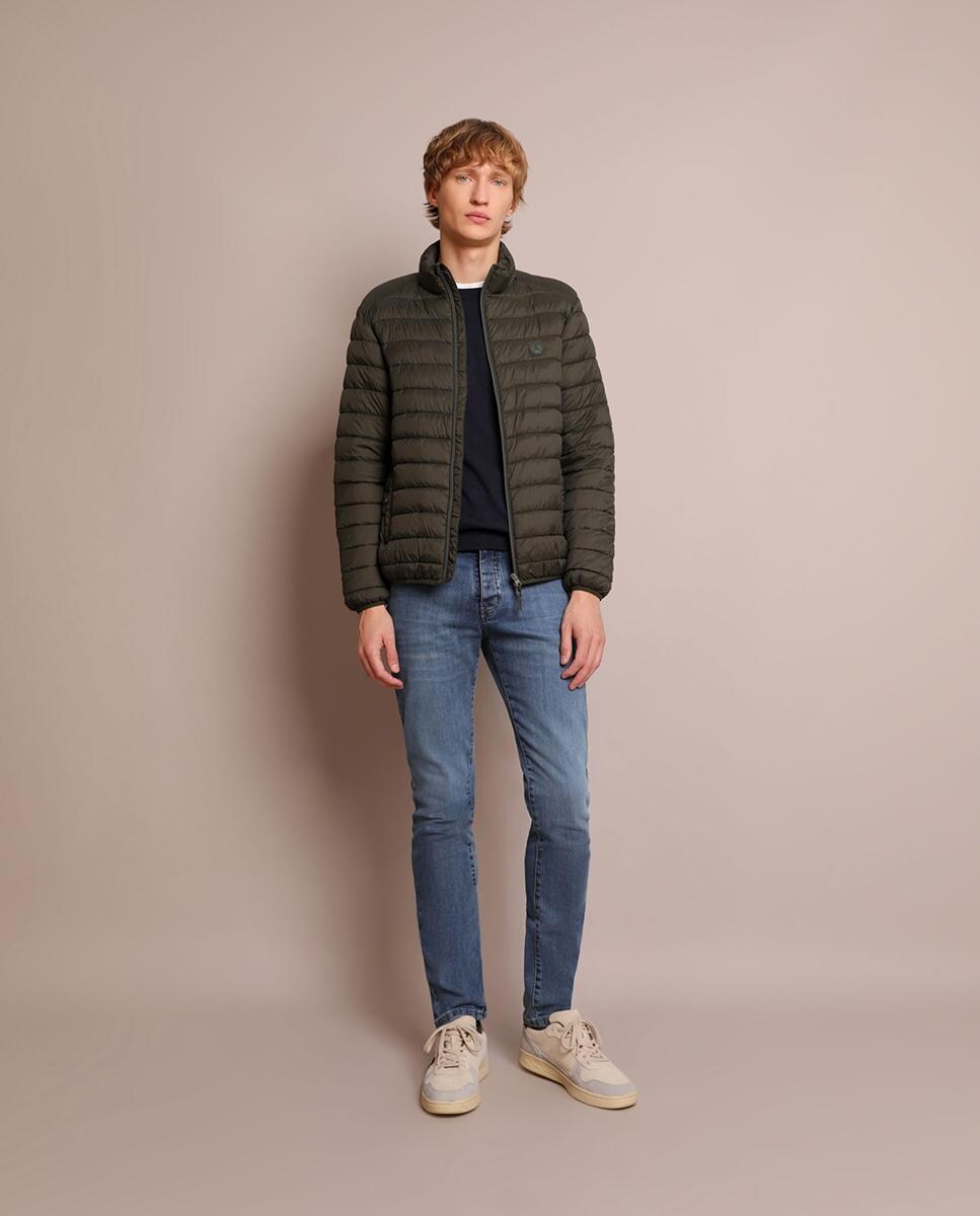 Plumífero de hombre acolchado en color kaki · Scalpers · El Corte
