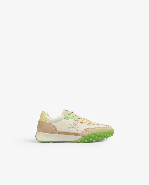 Zapatillas deportivas de mujer con suela dentada y calavera lateral