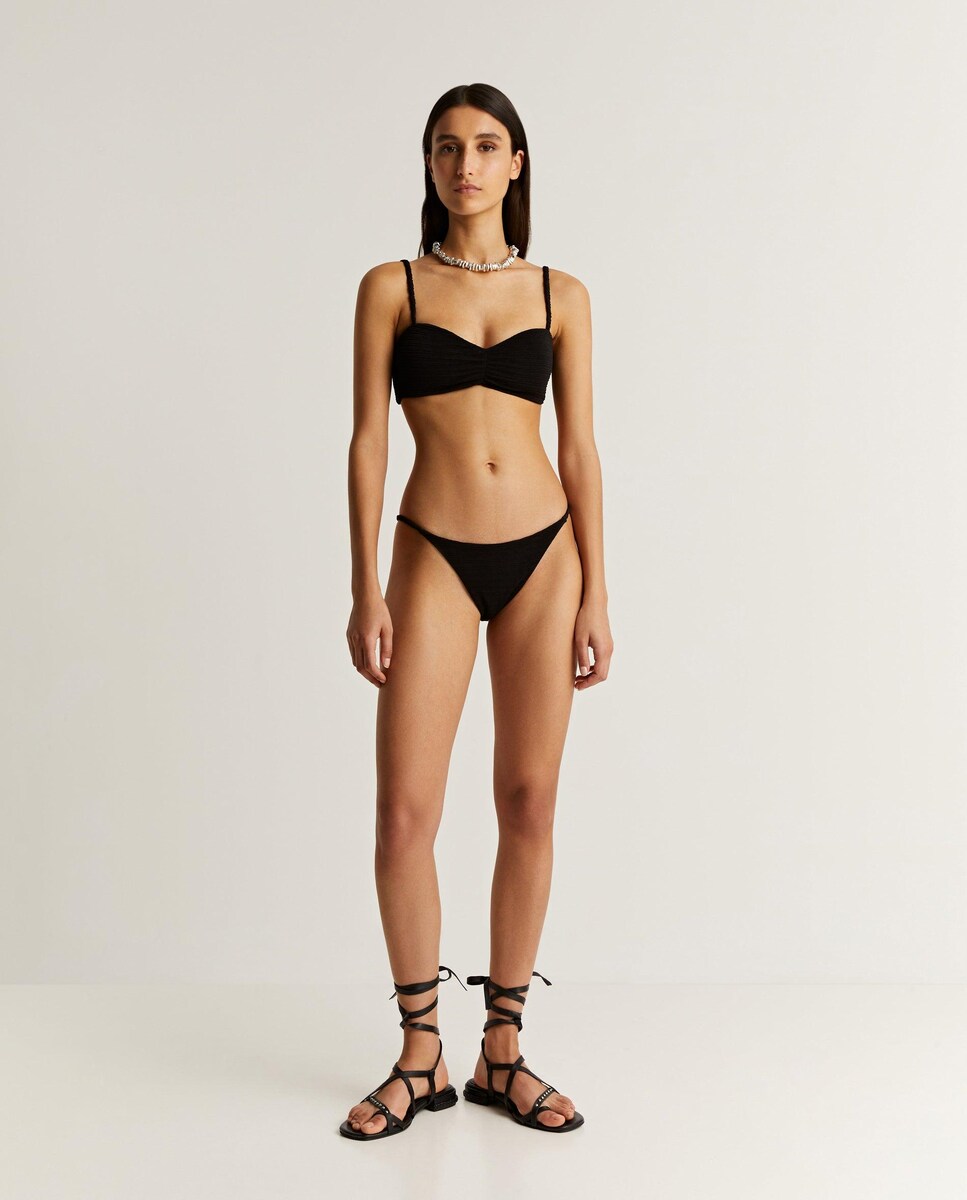 Bikini de mujer con cierre de lazo y tirante trenzado · Scalpers · El