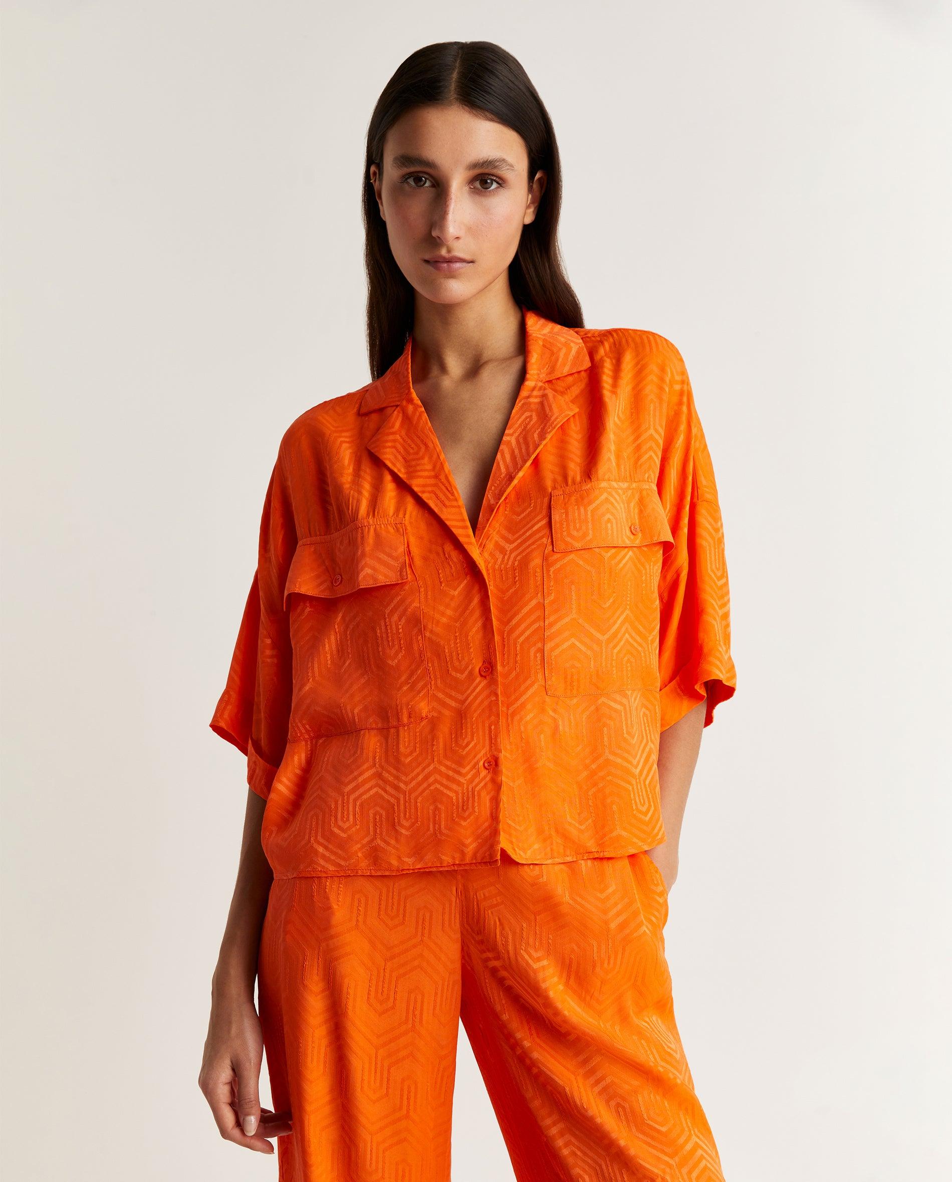 Camisa de mujer pijamera con diseño geométrico