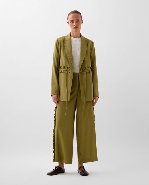 Imagen 0 de Pantalones culotte de mujer con detalle de volantes y cierre con enganche