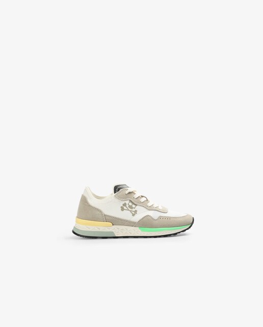 Imagen 0 de Sneakers de niño con calavera lateral