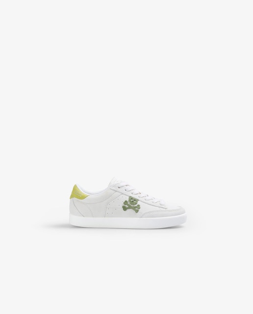 Imagen 0 de Zapatillas deportivas de niño con cordones y calavera