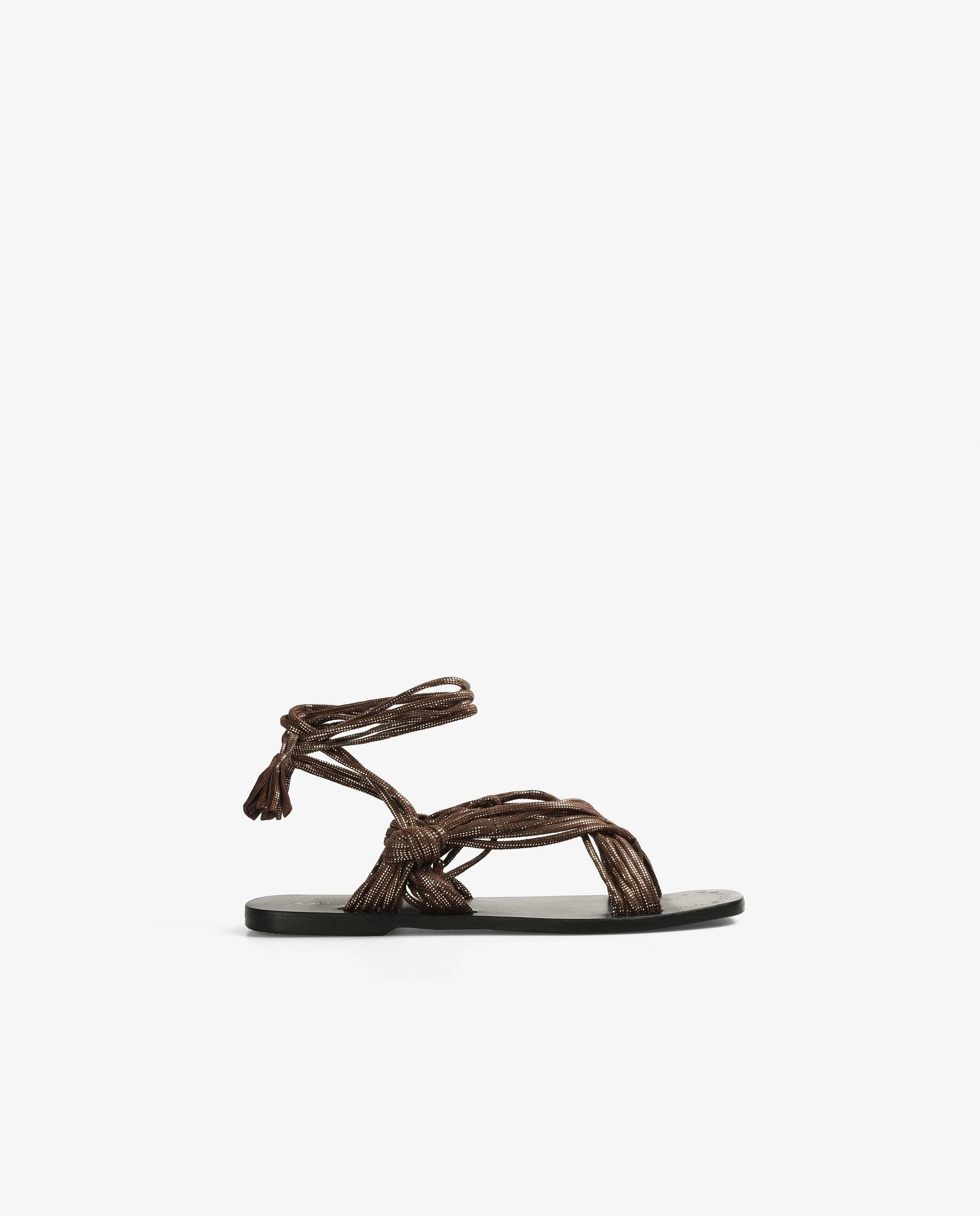 Sandalias planas de mujer con tiras en negro